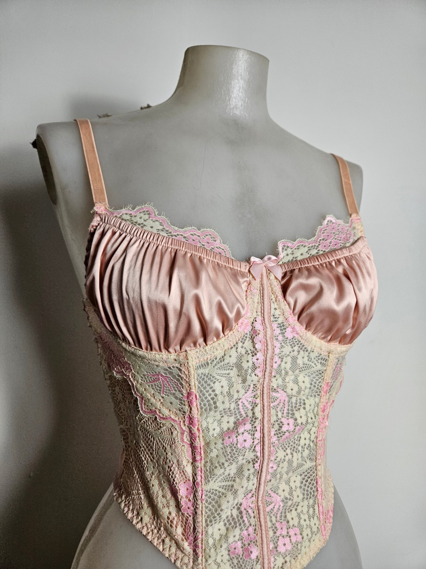 Haut esprit corset satin et dentelle