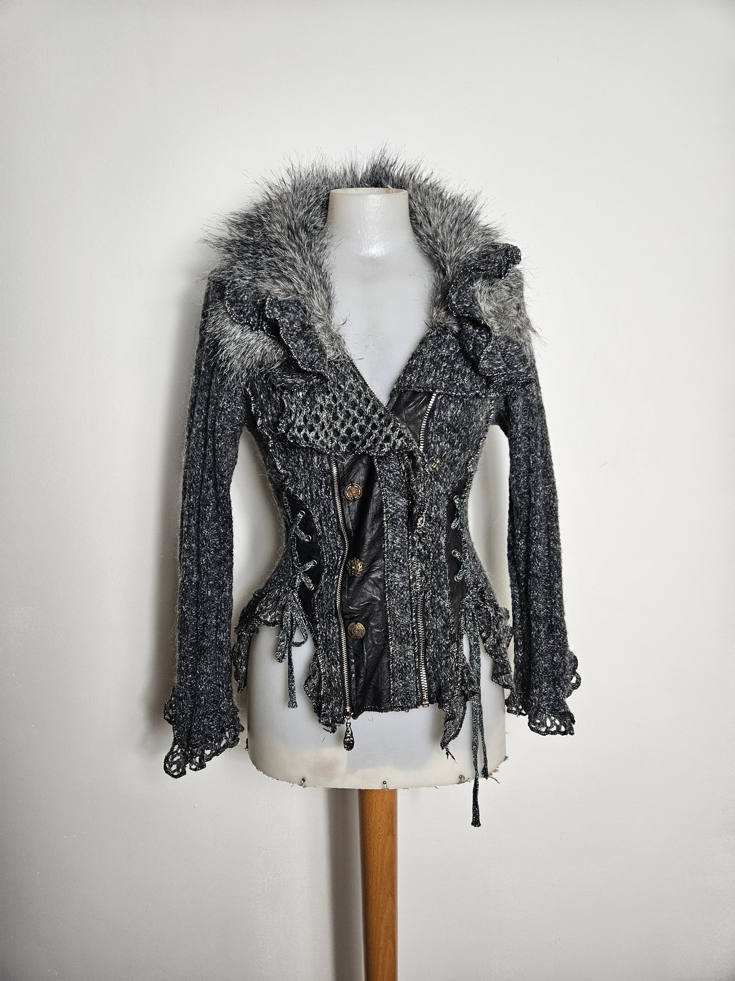 Cardigan épaise laçage et fausse fourrure