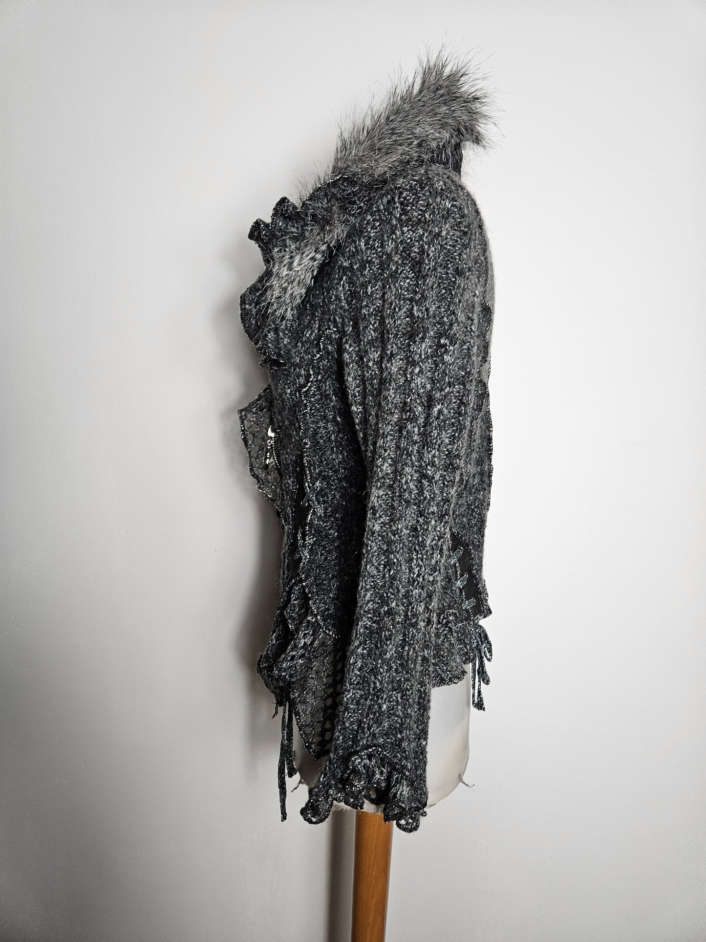 Cardigan épaise laçage et fausse fourrure