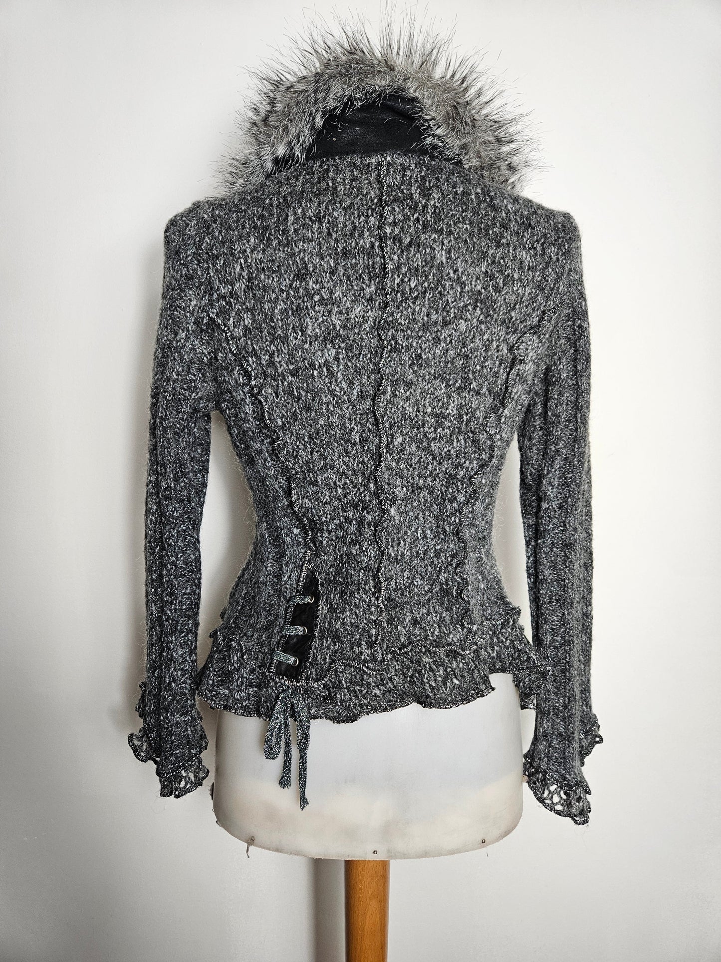 Cardigan épaise laçage et fausse fourrure