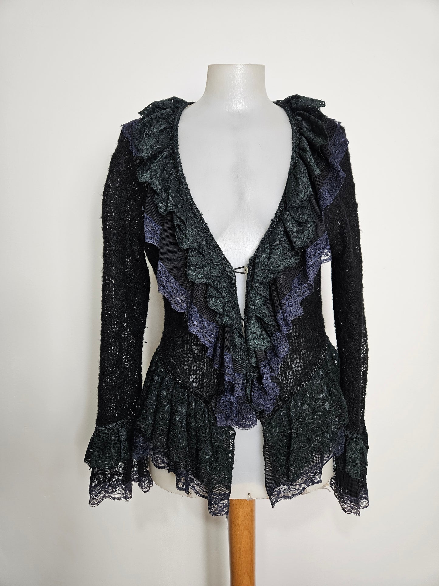 Cardigan en crochet bleu et noir