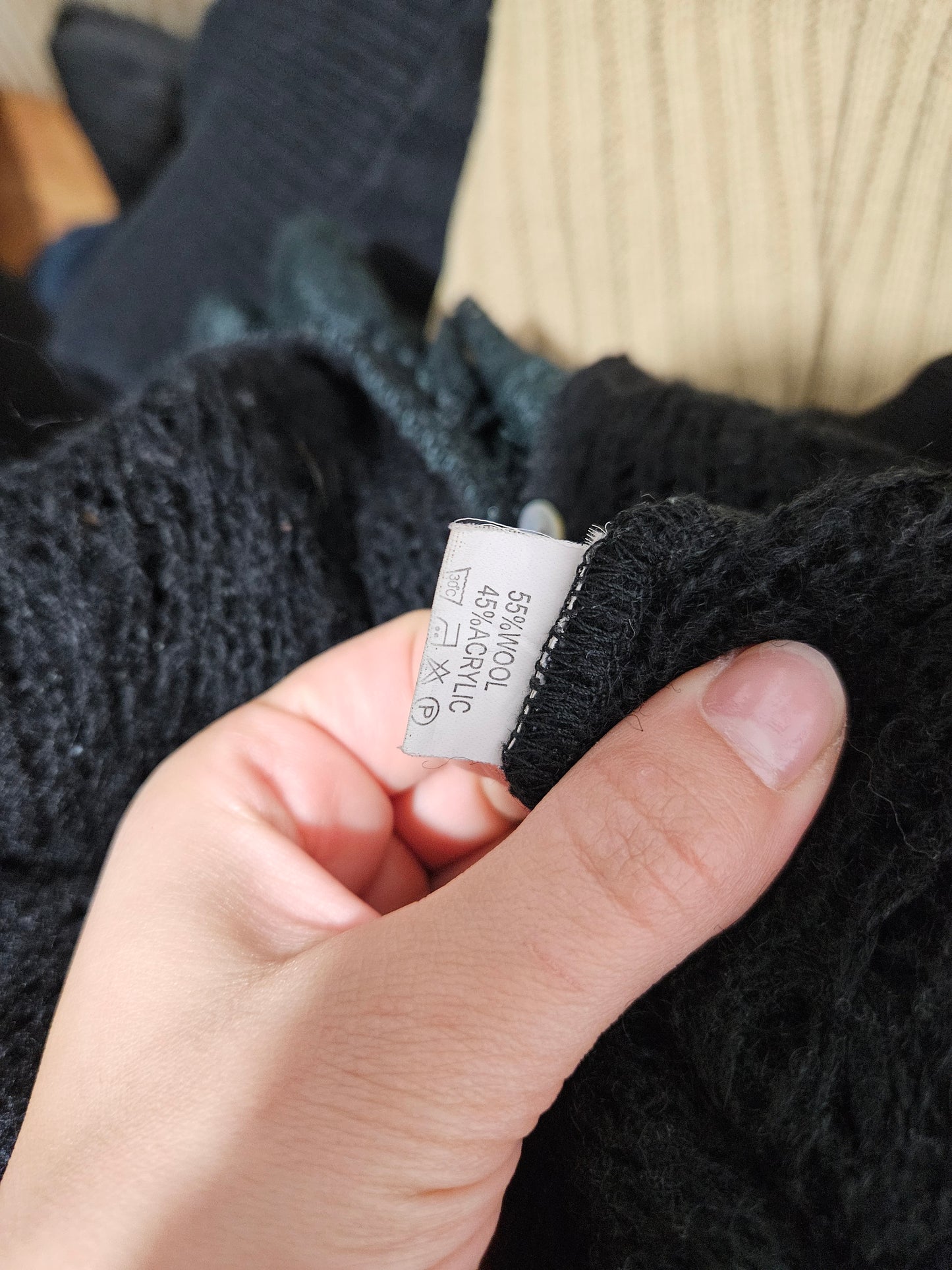 Cardigan en crochet bleu et noir