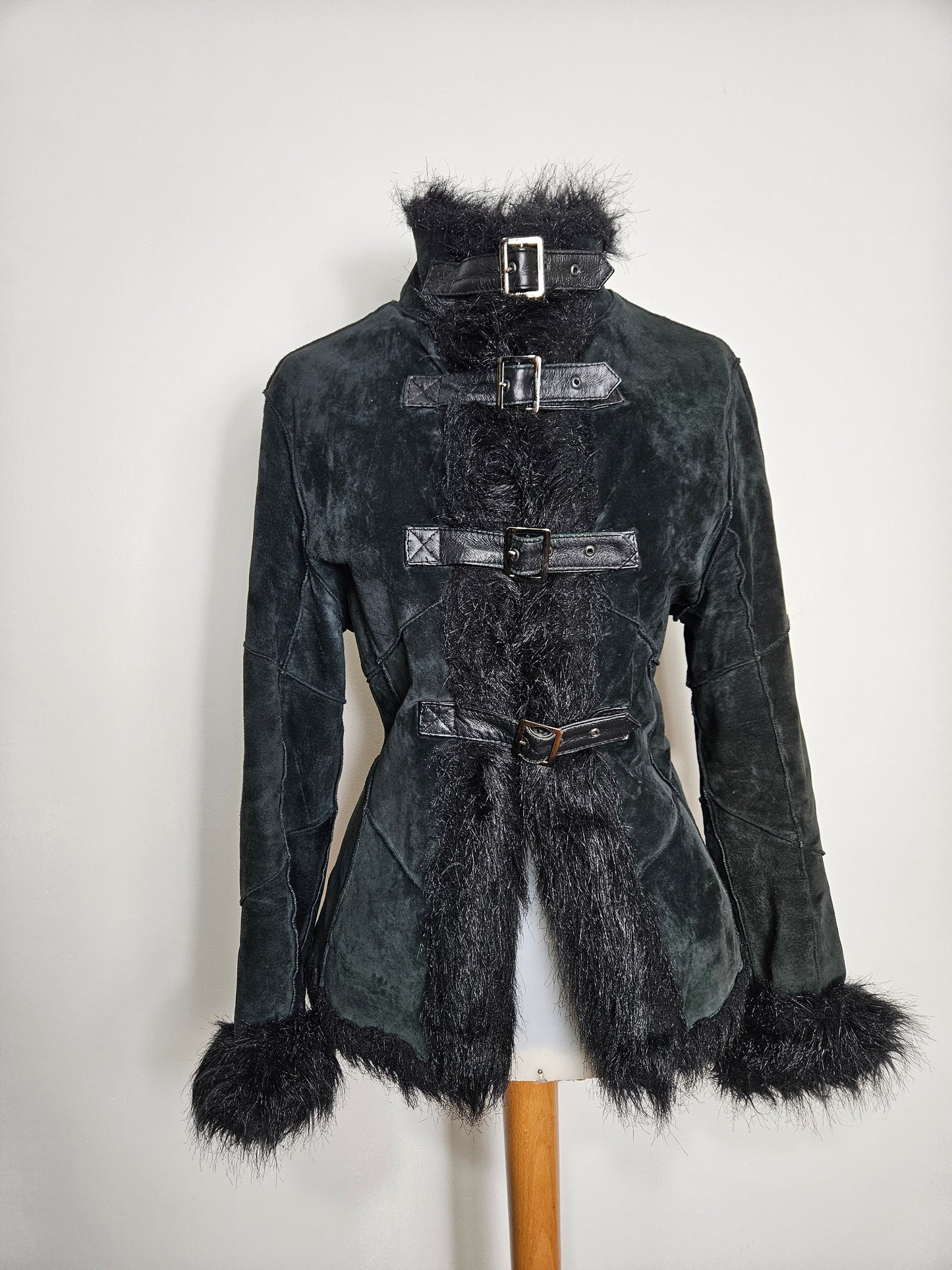 Manteau en cuir et fausse fourrure