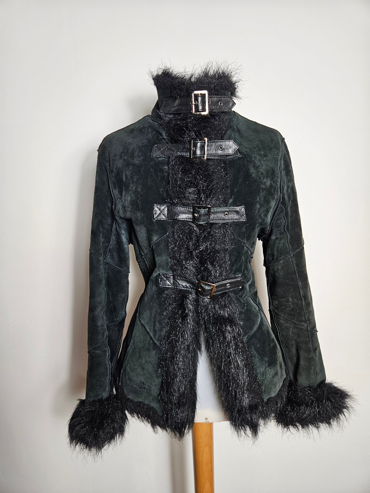 Manteau en cuir et fausse fourrure