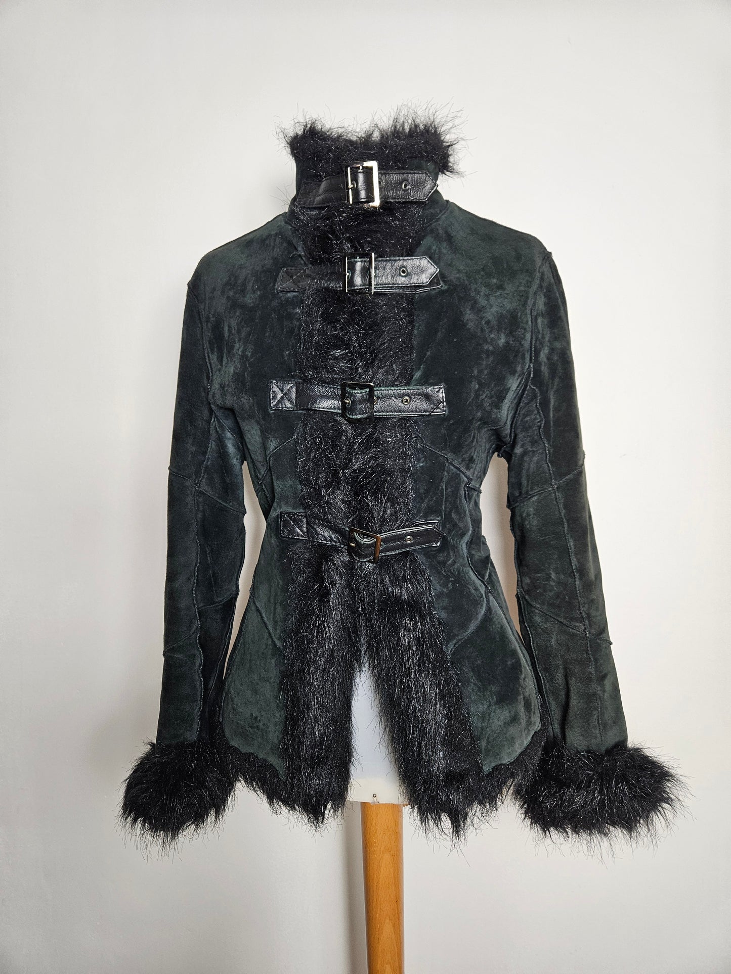 Manteau en cuir et fausse fourrure