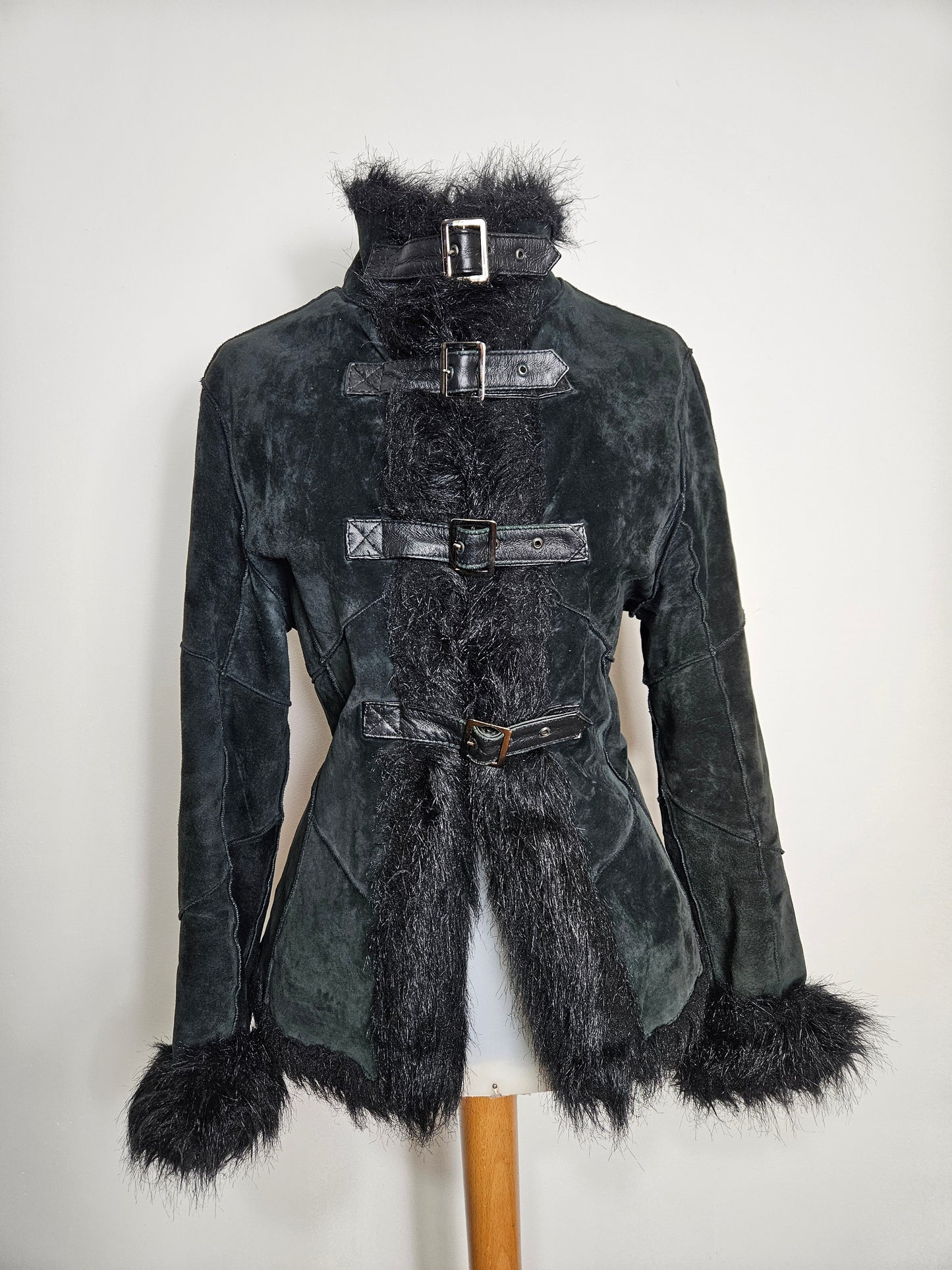 Manteau en cuir et fausse fourrure