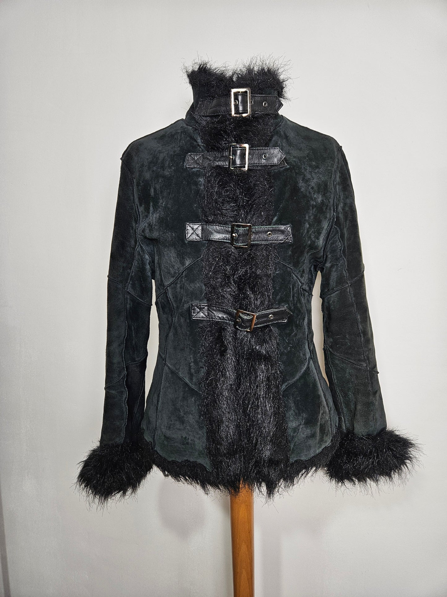 Manteau en cuir et fausse fourrure