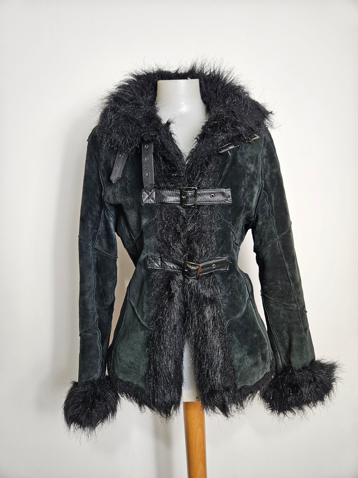 Manteau en cuir et fausse fourrure