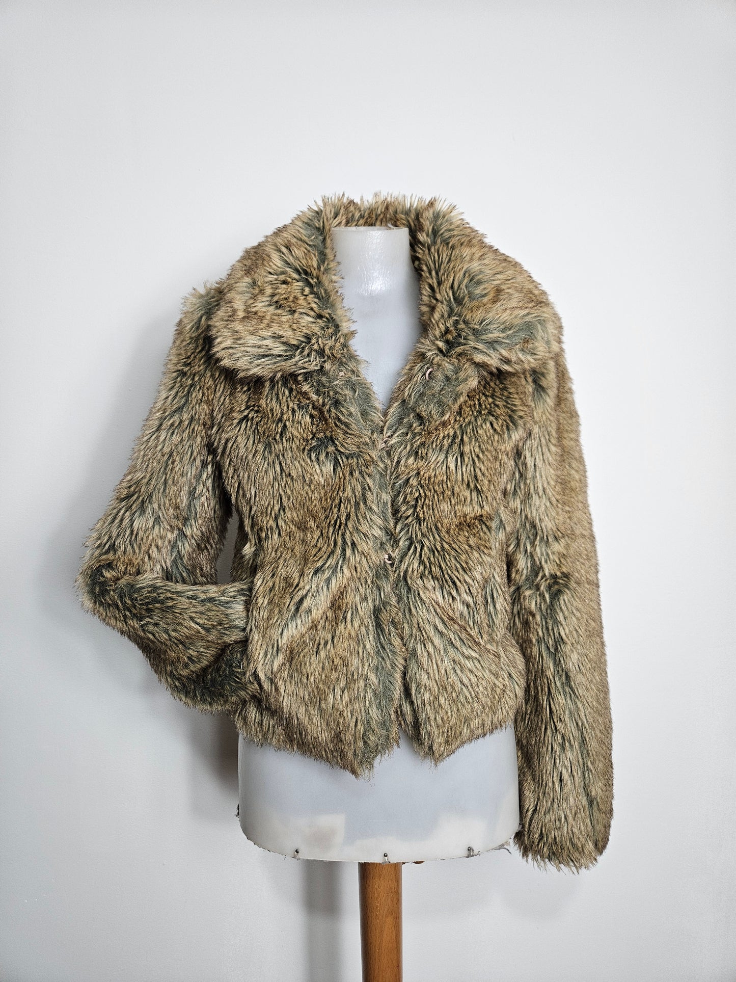 Manteau court en fausse fourrure à reflets