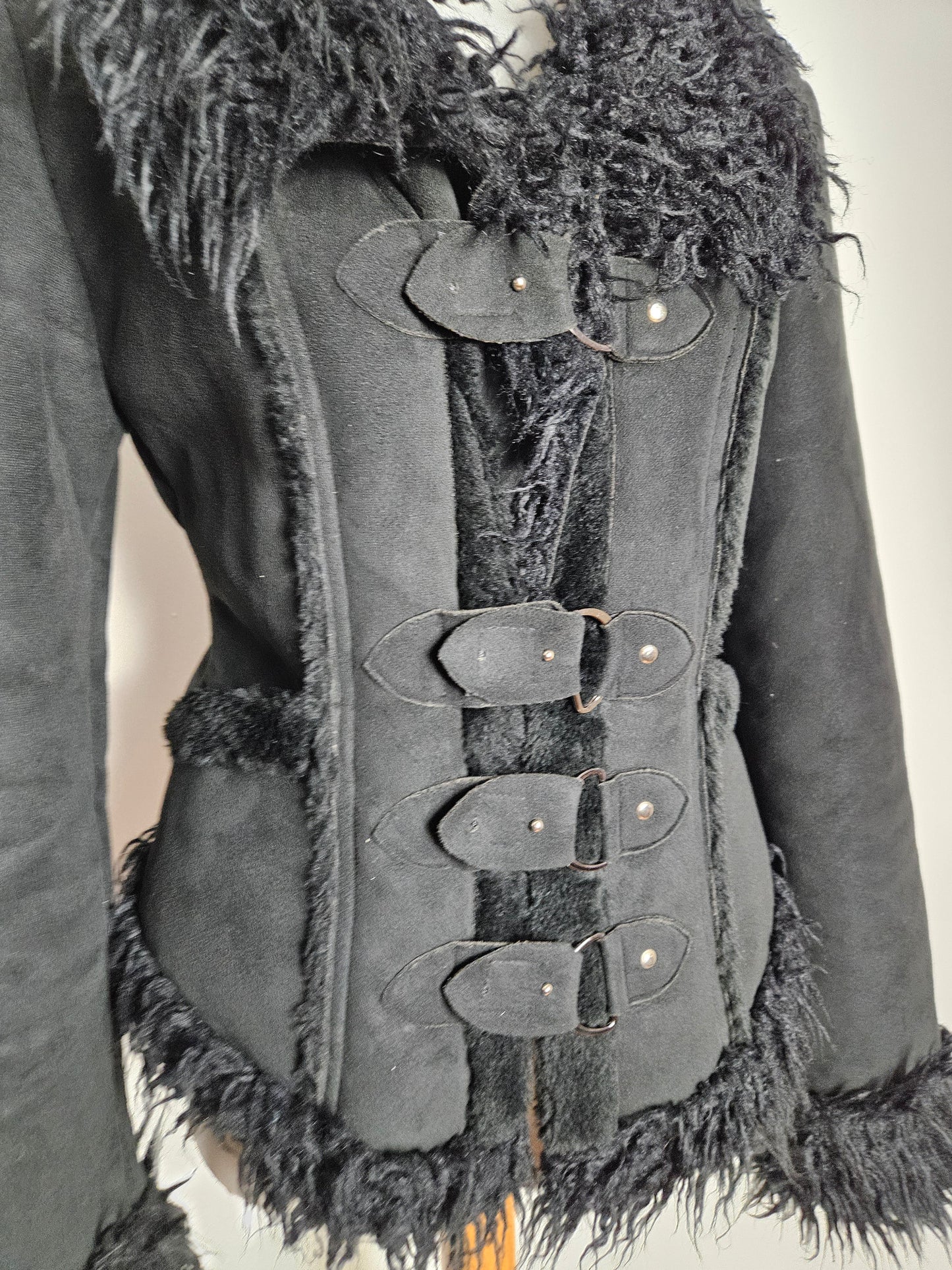 Manteau à sa clés détails fausse fourrure