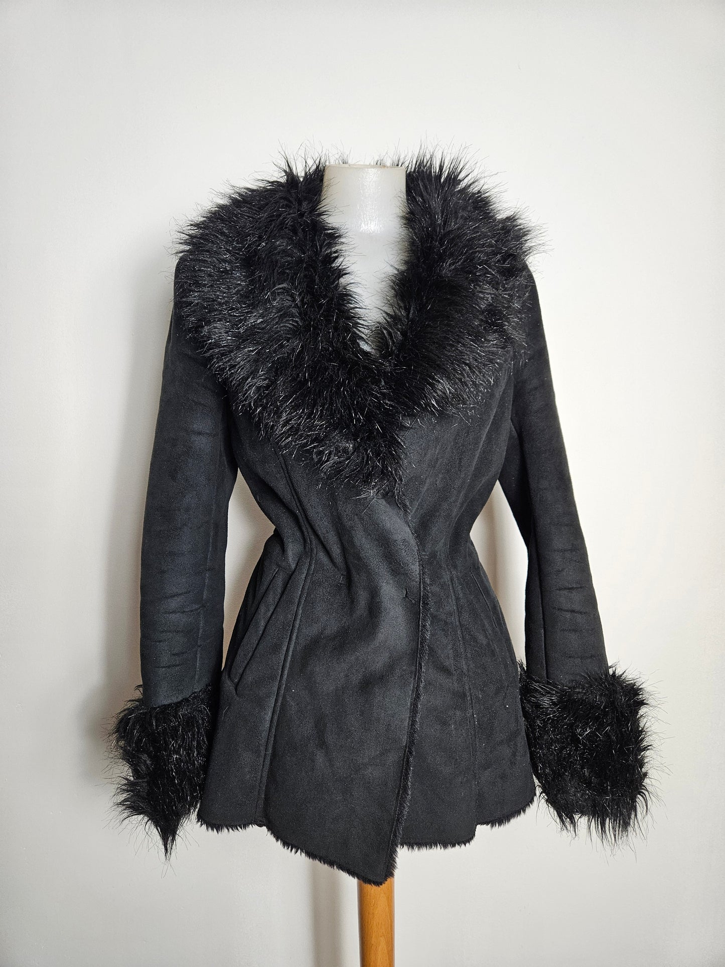 Manteau similicuir et fausse fourrure