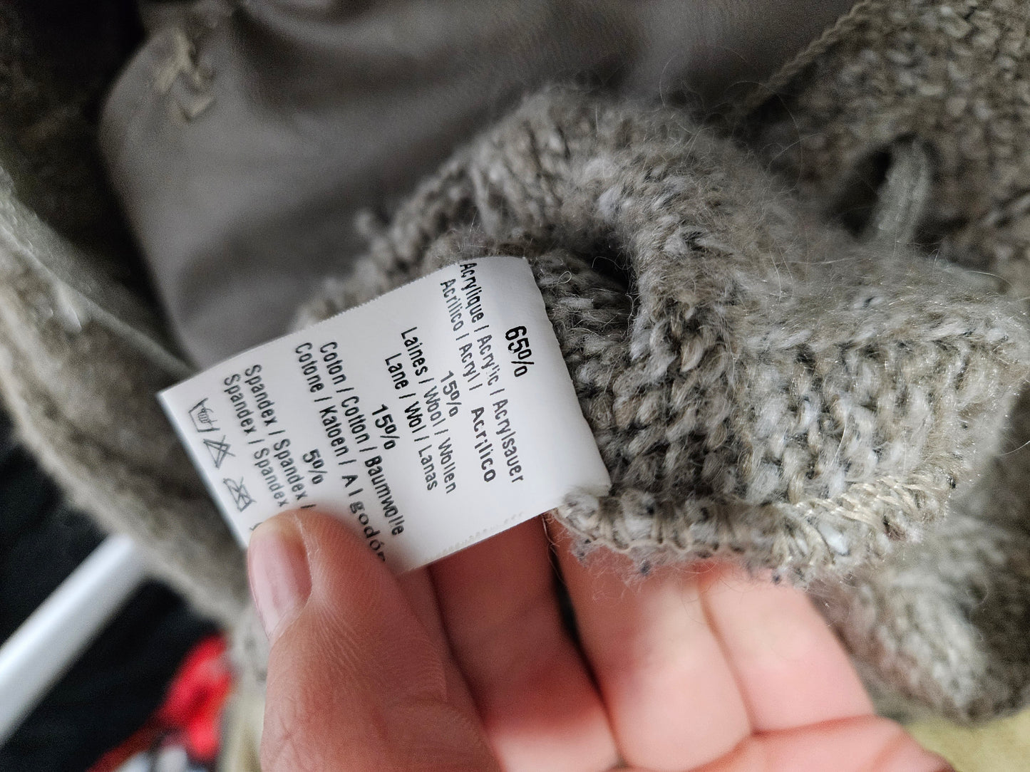 Cardigan épais laçage et fausses plumes