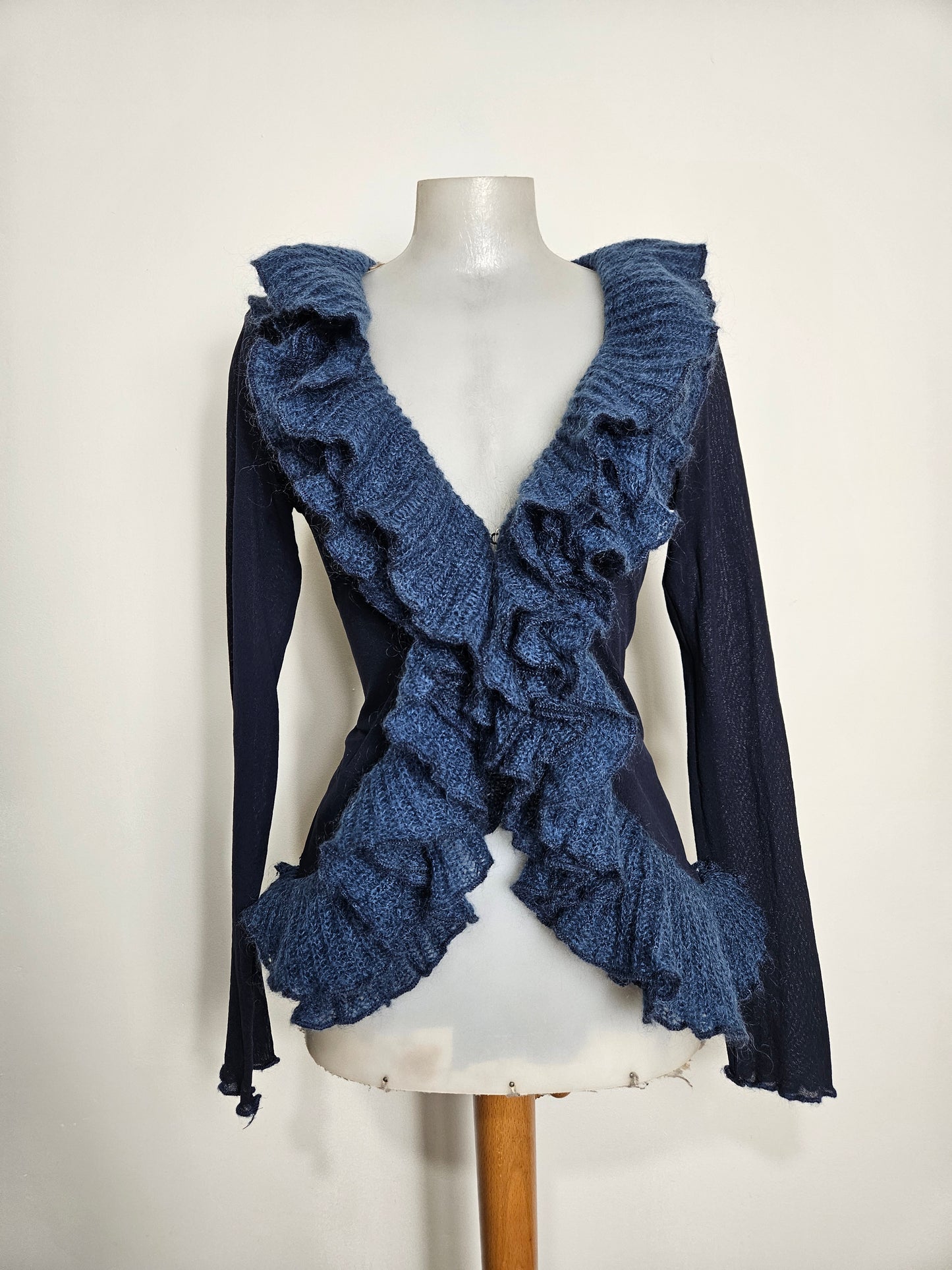 Cardigan bleu détails volants en crochet