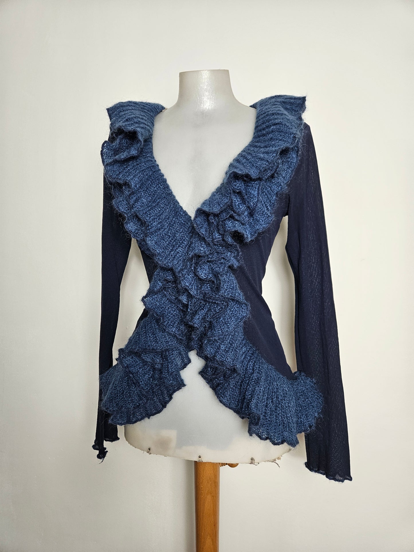 Cardigan bleu détails volants en crochet