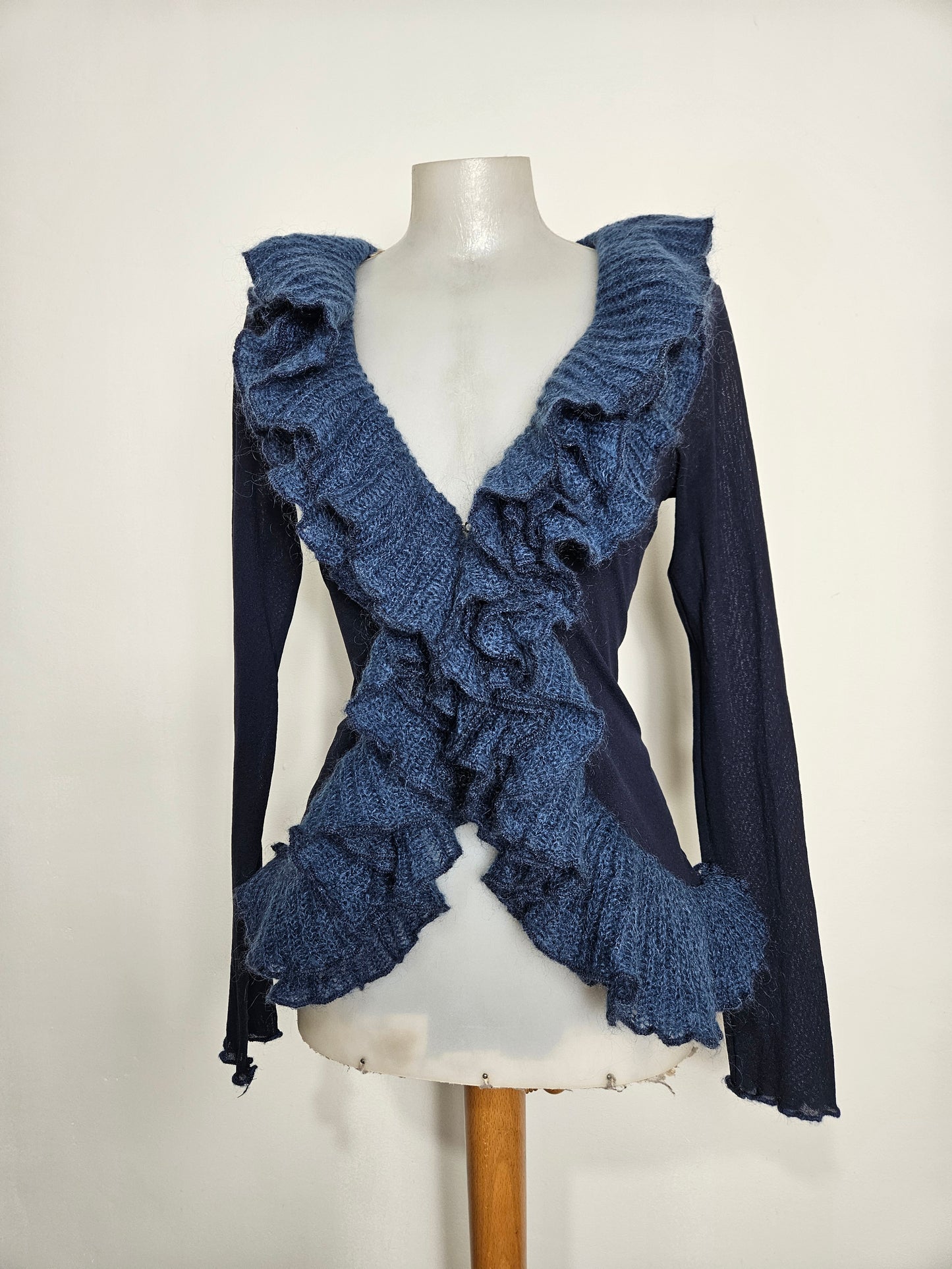 Cardigan bleu détails volants en crochet