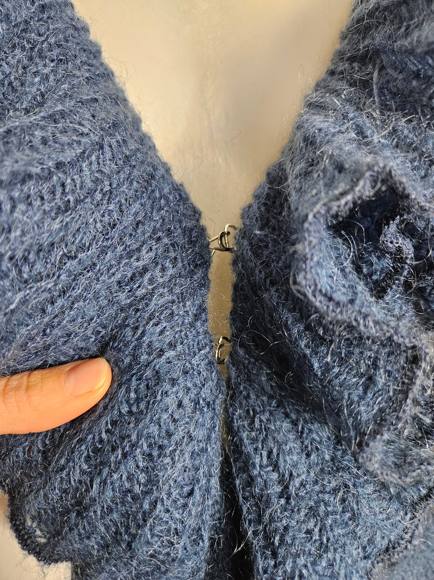 Cardigan bleu détails volants en crochet