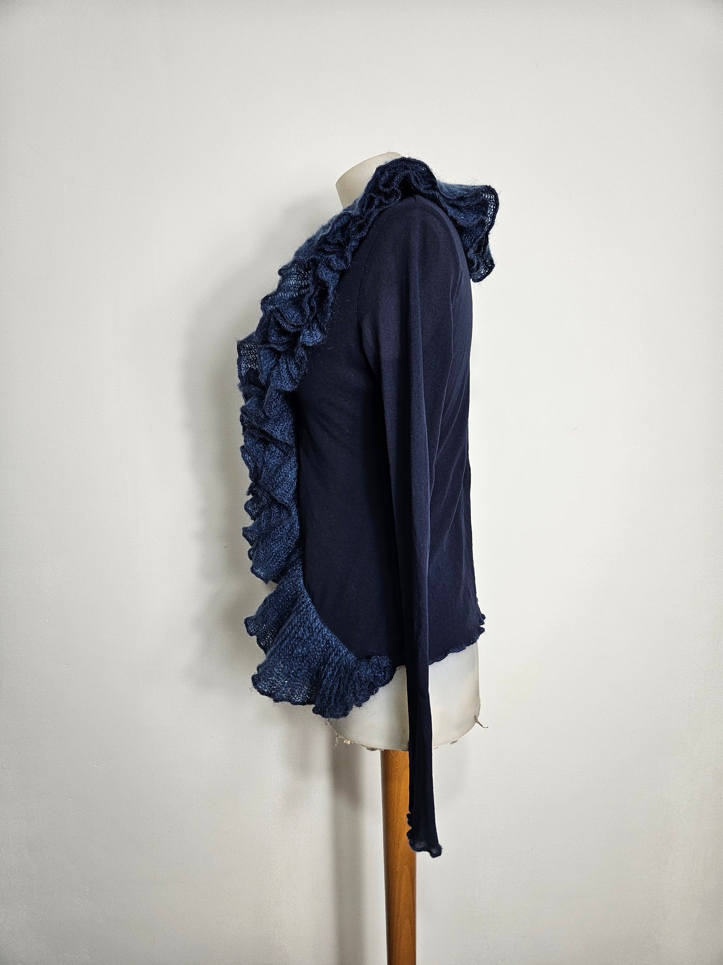 Cardigan bleu détails volants en crochet