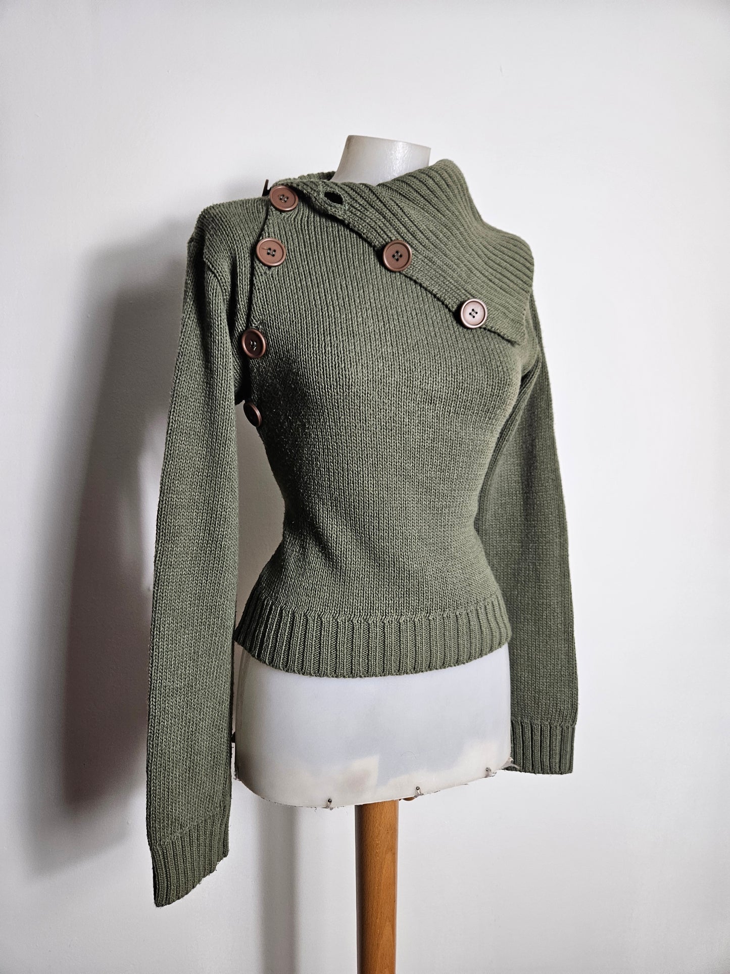 Pull col revers détails boutons