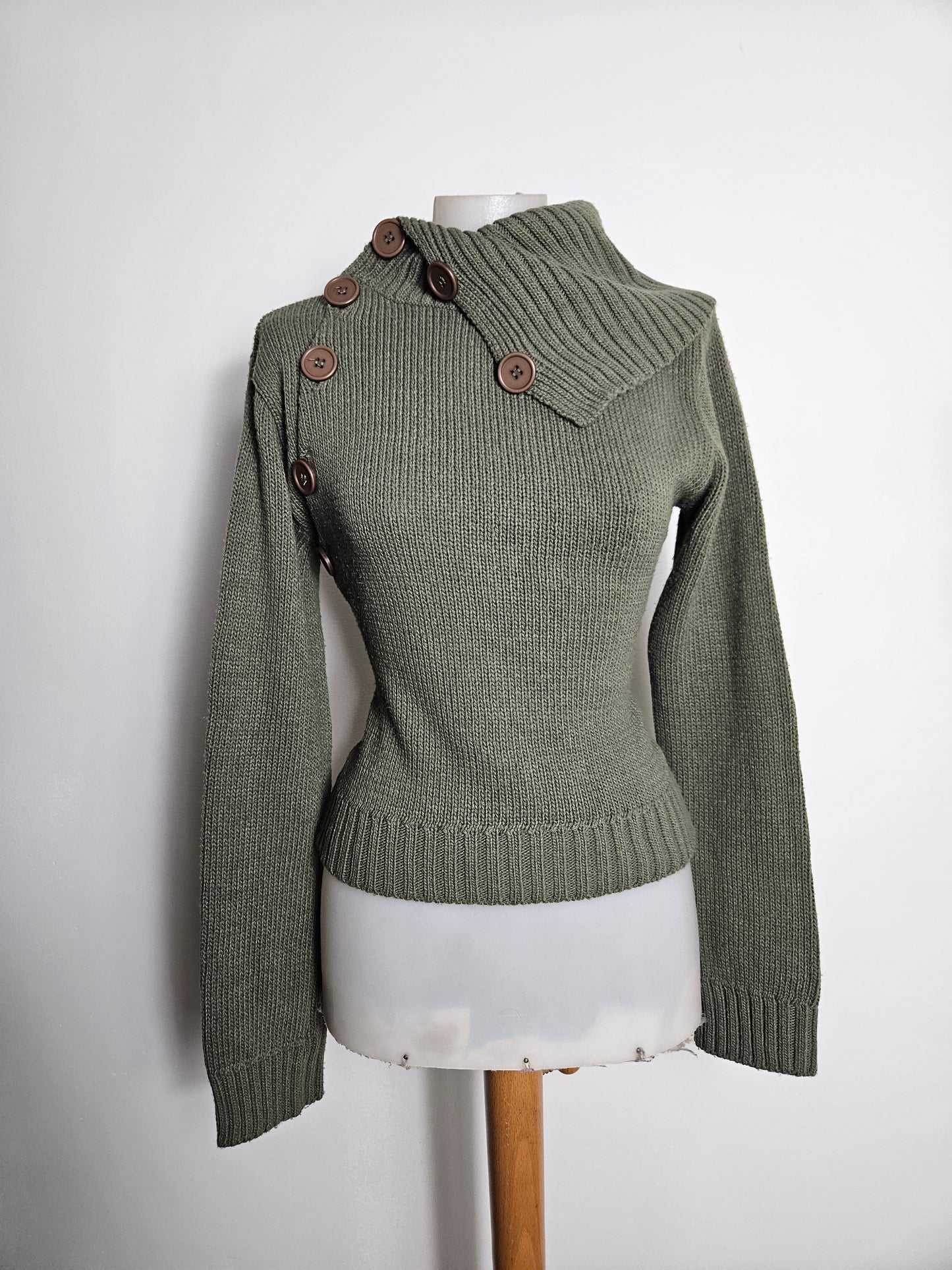 Pull col revers détails boutons