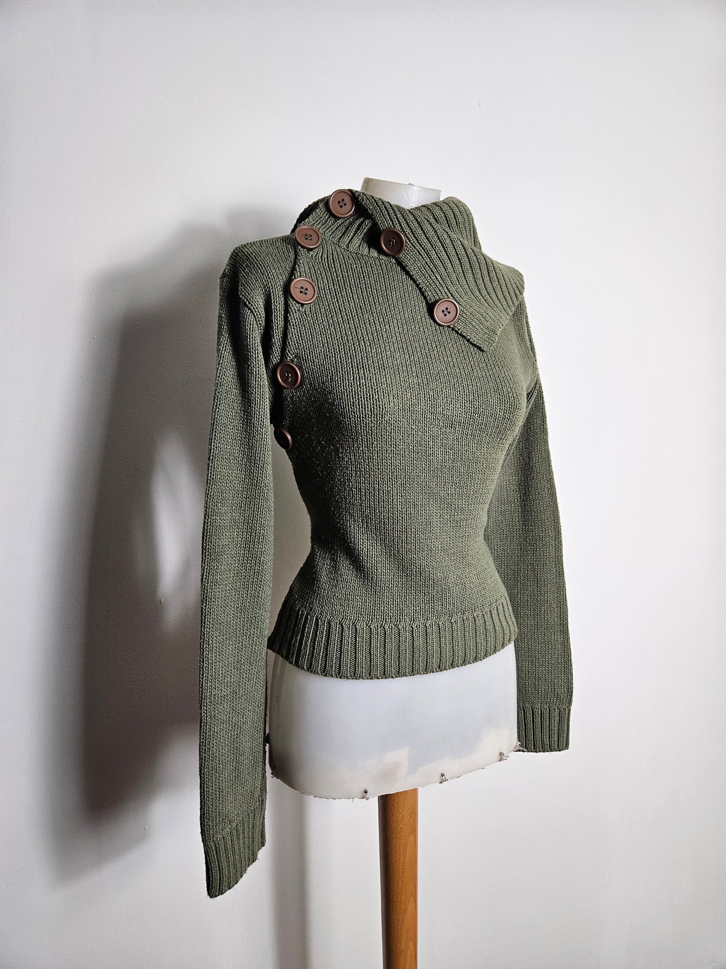 Pull col revers détails boutons