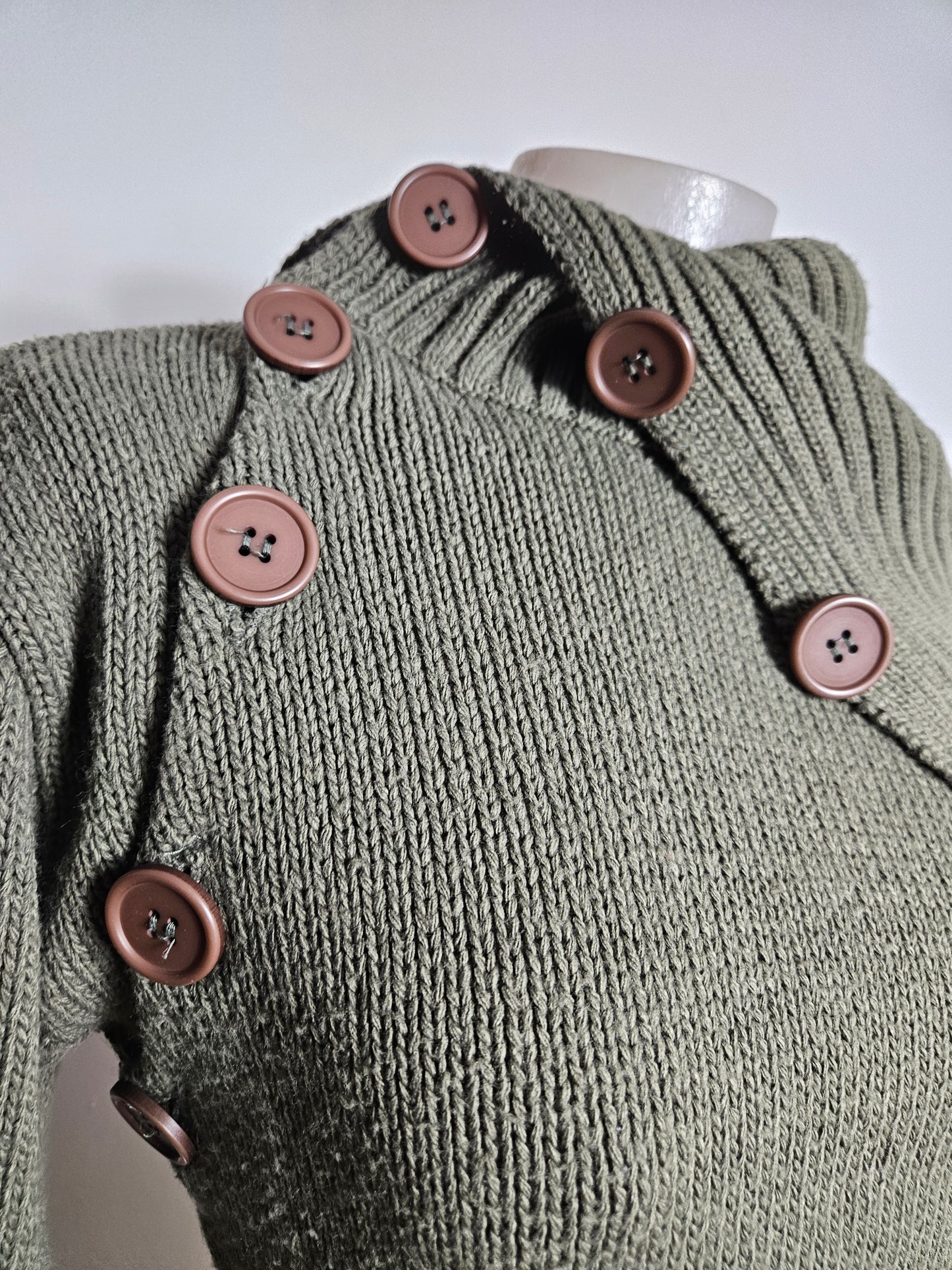 Pull col revers détails boutons