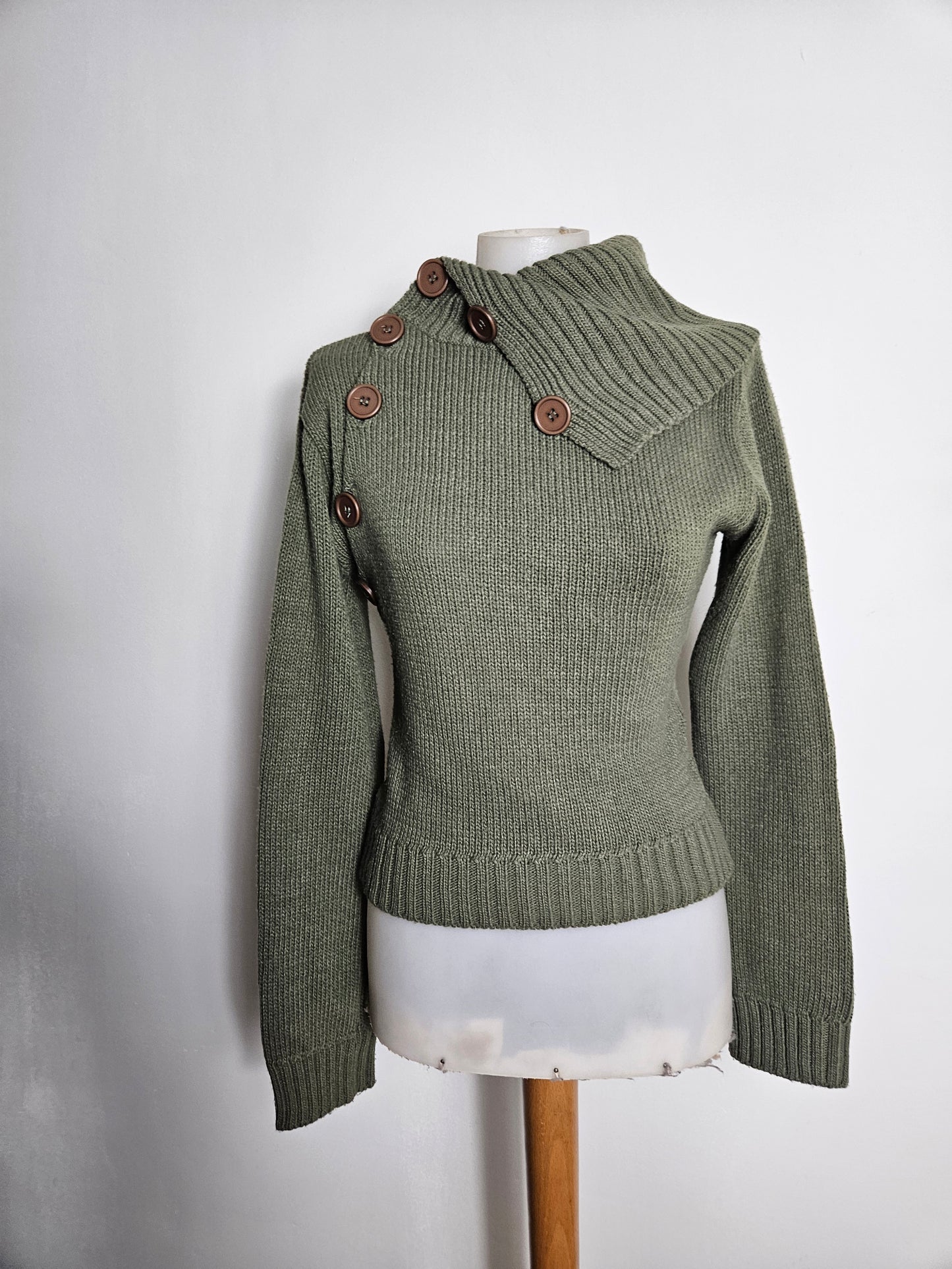 Pull col revers détails boutons