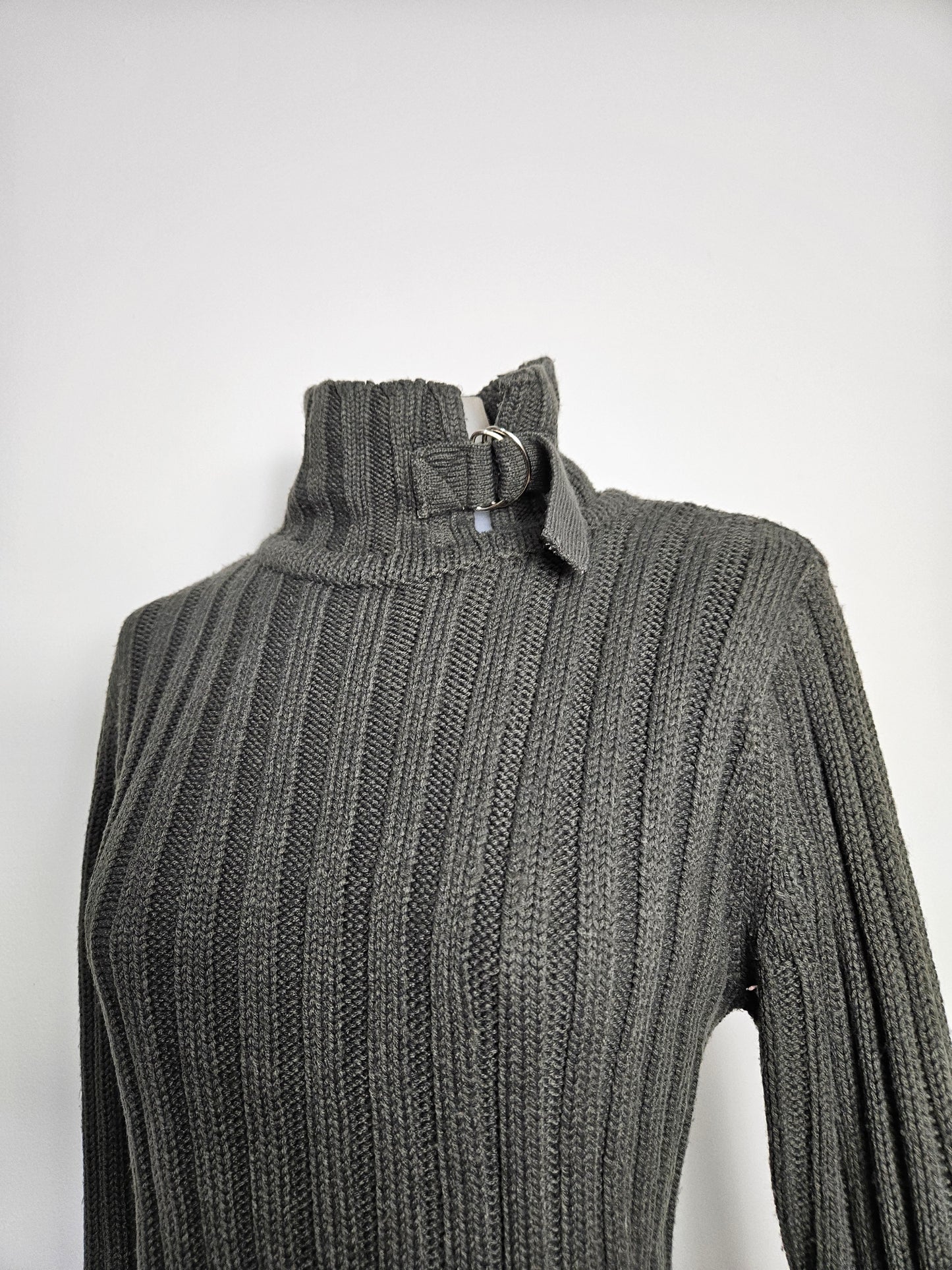 Pull côtelé détails sangles