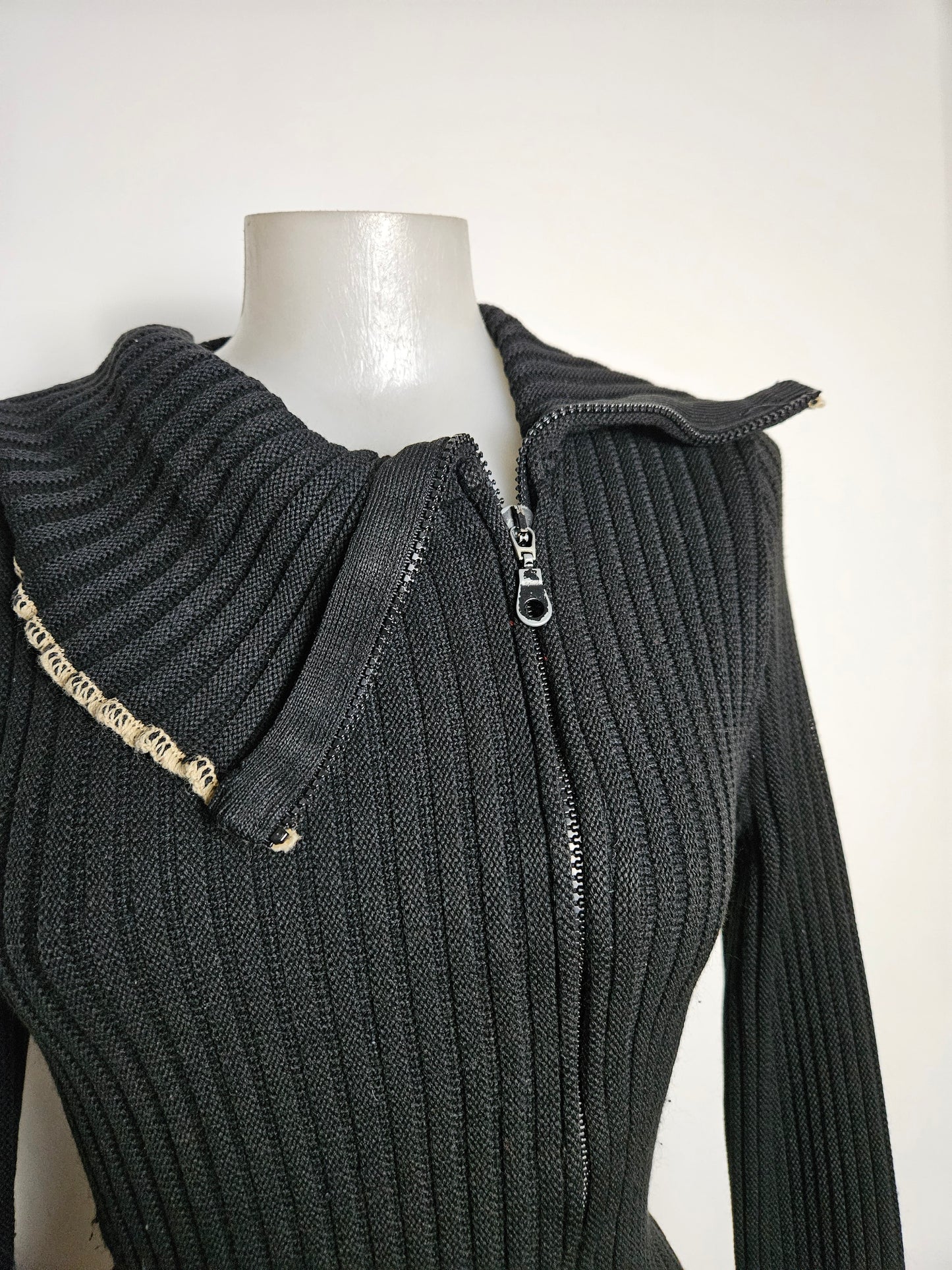 Pull côtelé à zip