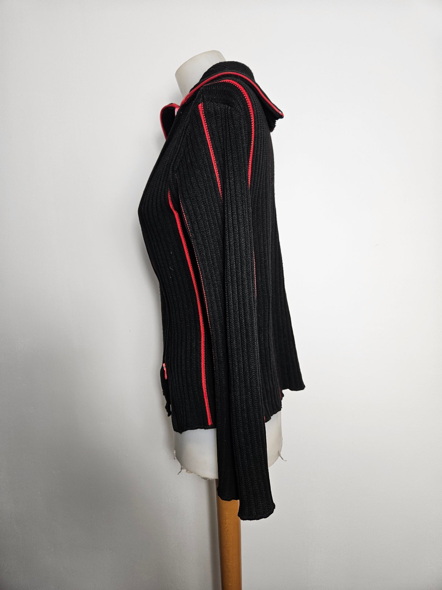 Pull rouge et noir double zip