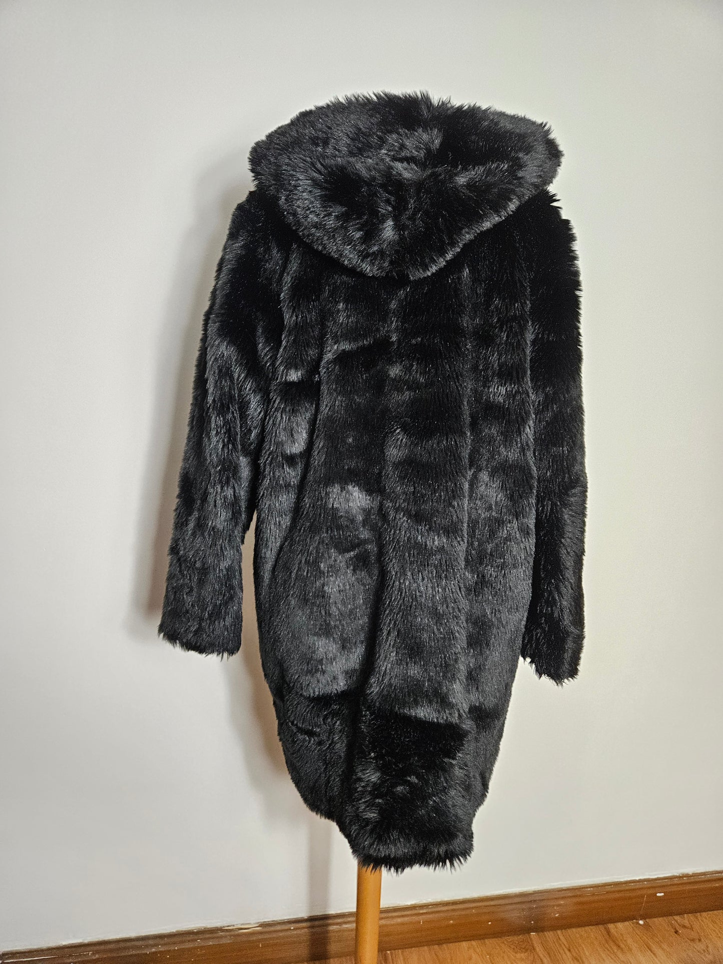 Manteau fausse fourrure à capuche