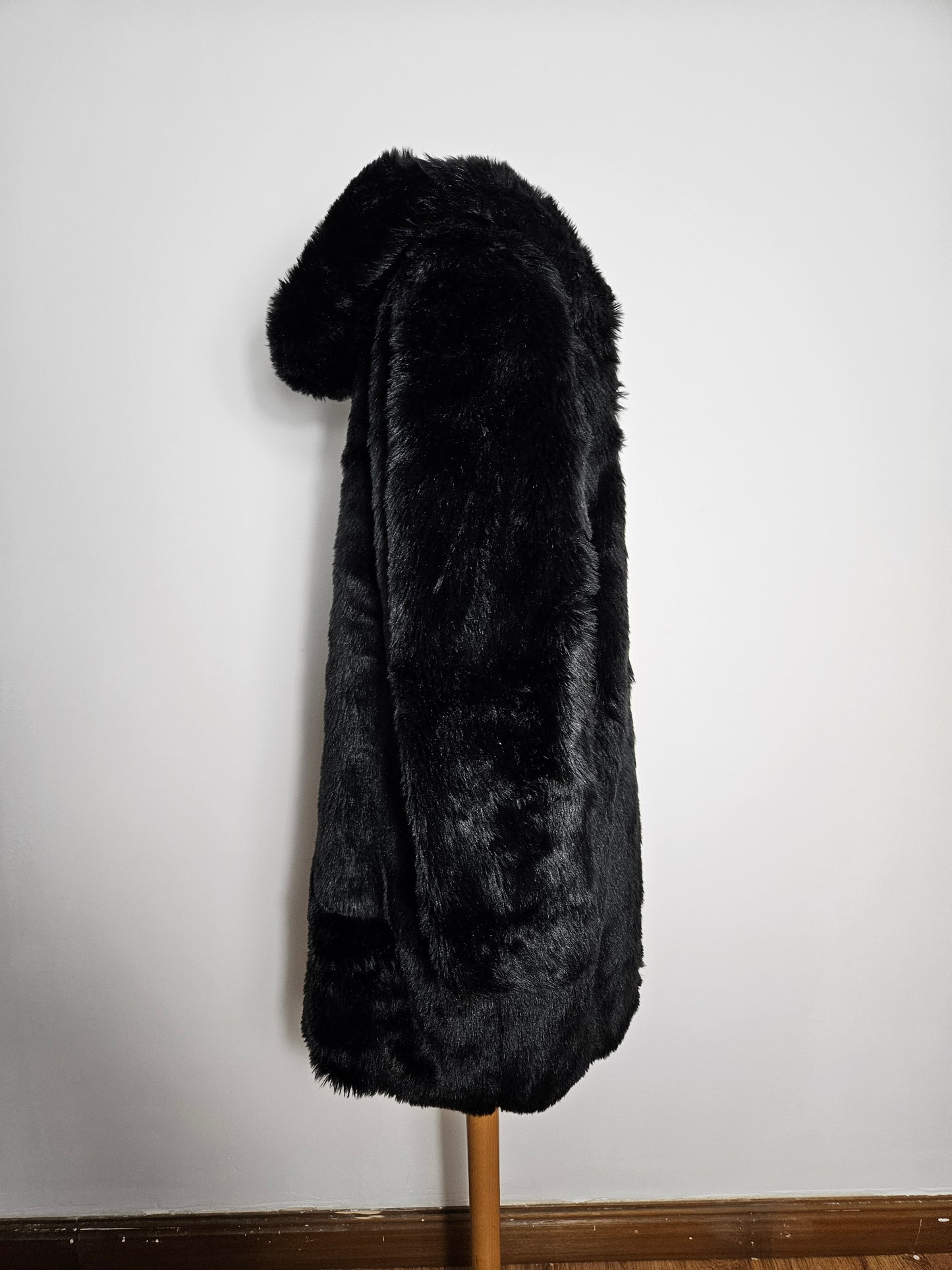 Manteau fausse fourrure à capuche