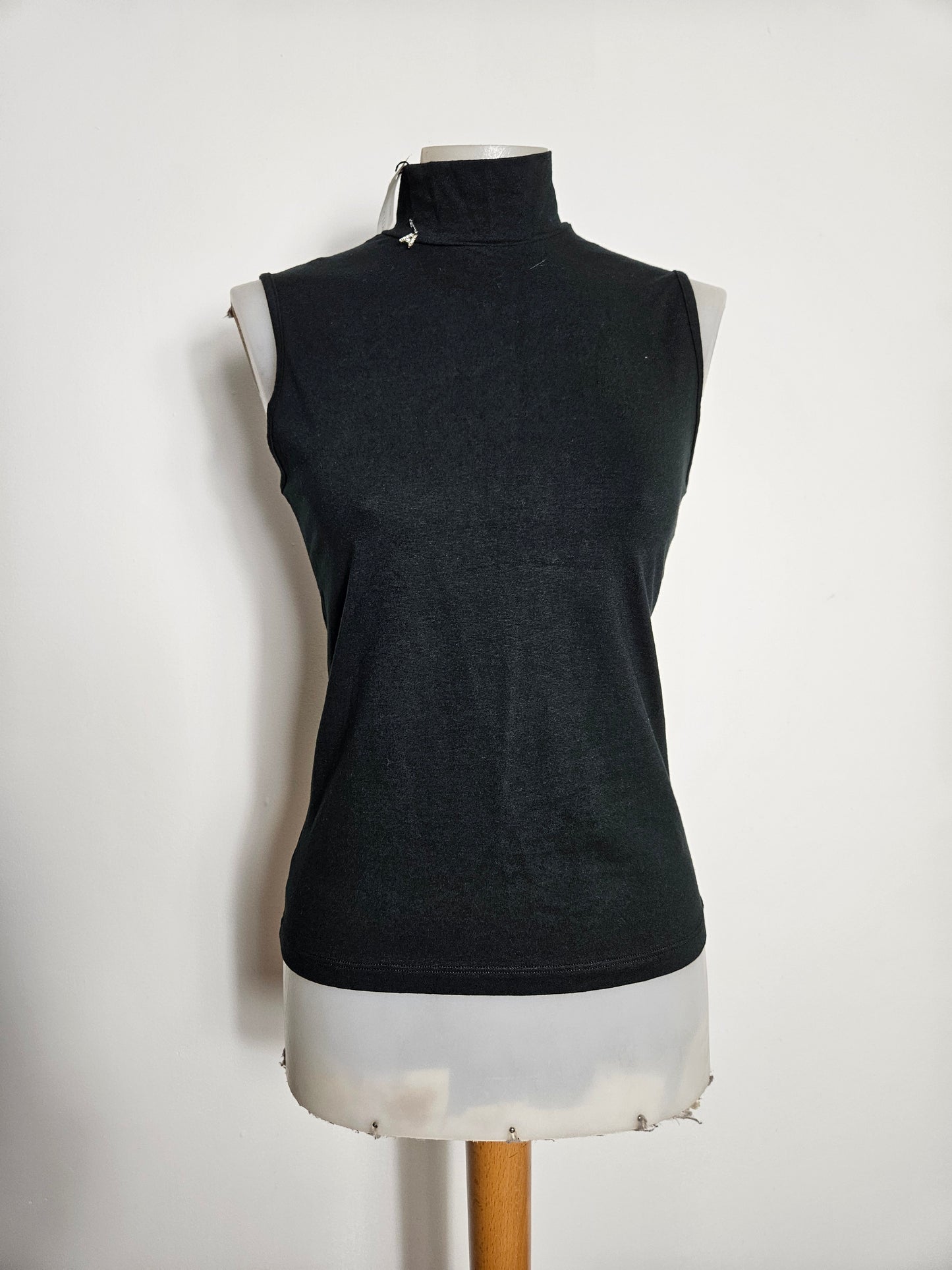 Haut col cheminée détails broche