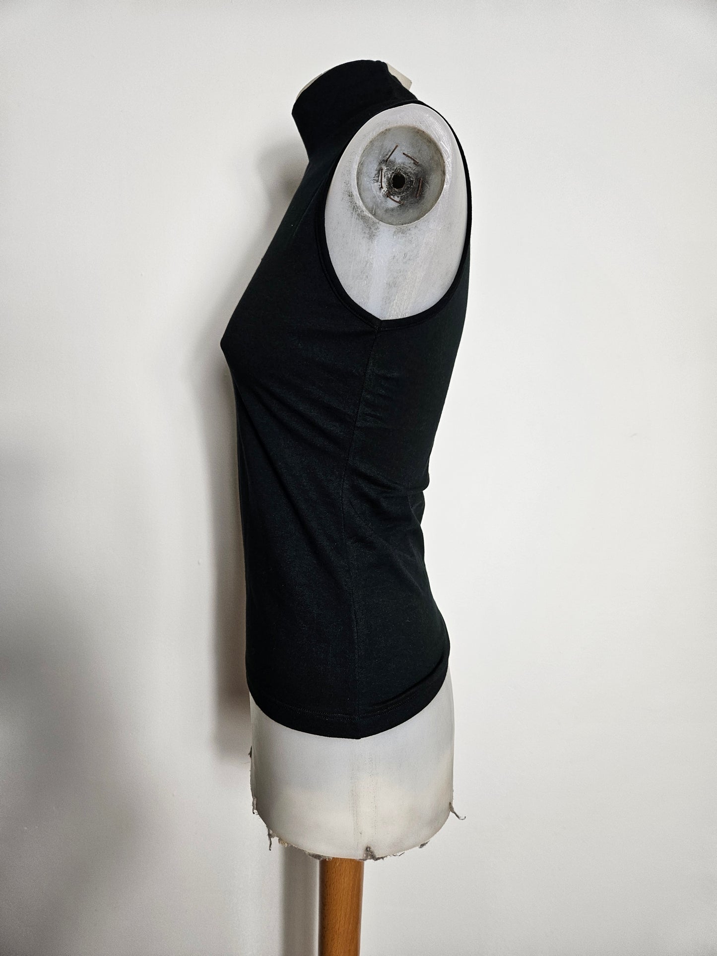 Haut col cheminée détails broche