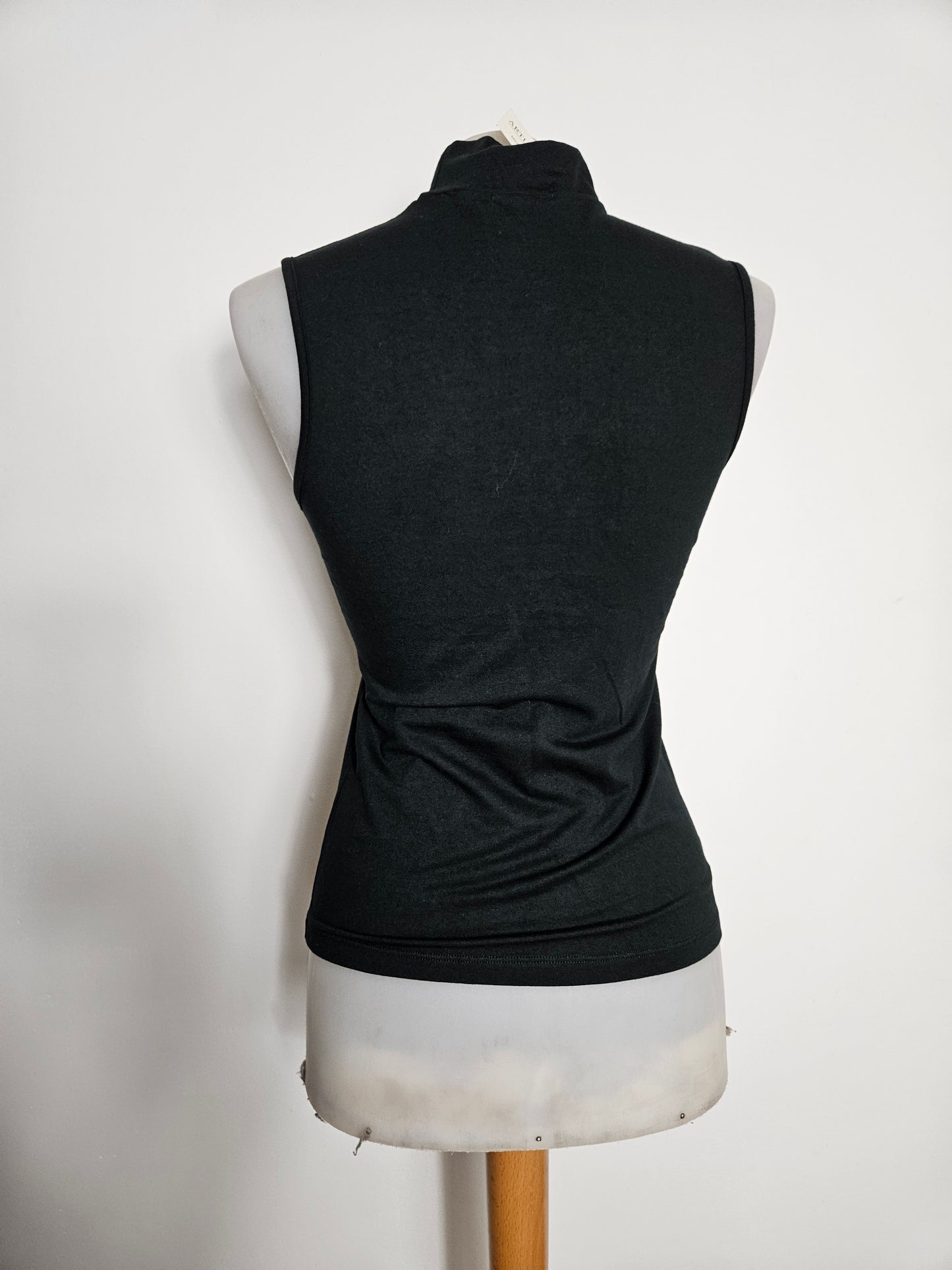 Haut col cheminée détails broche