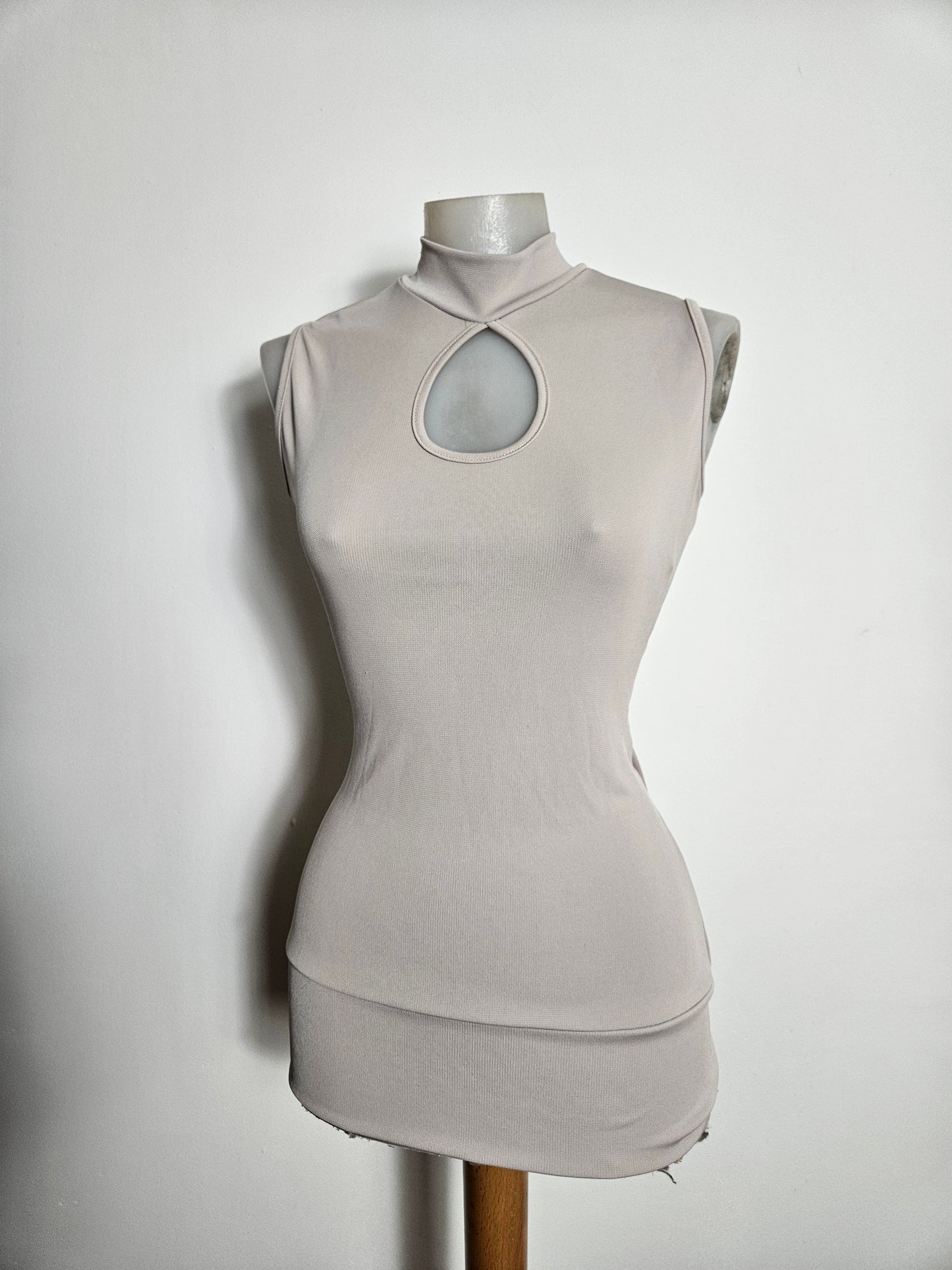 Haut moulant dos dentelle