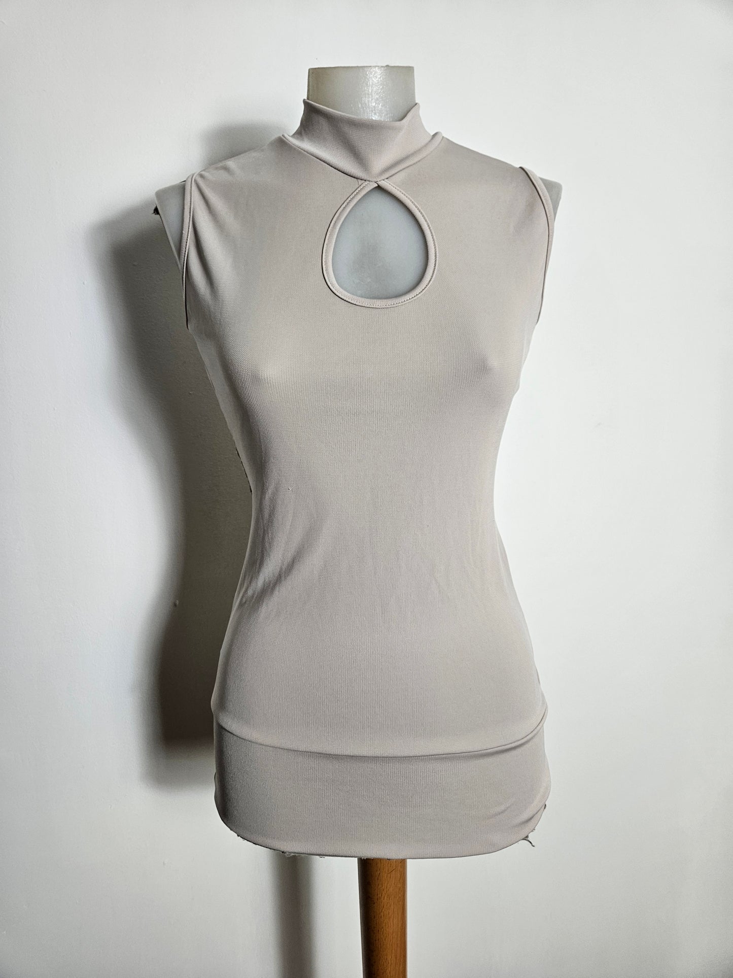 Haut moulant dos dentelle