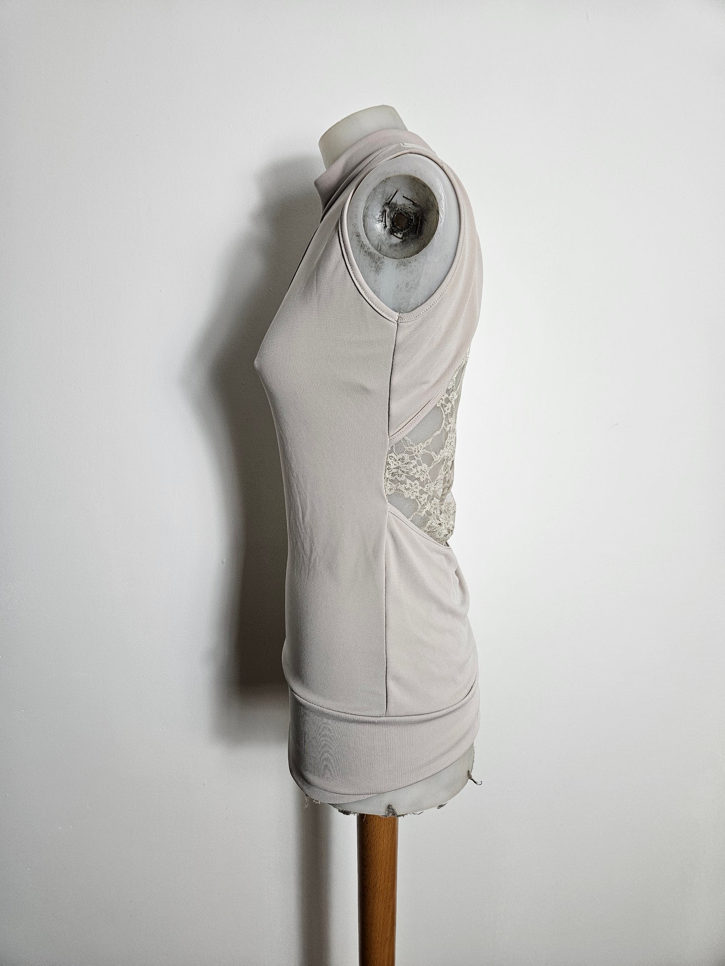 Haut moulant dos dentelle