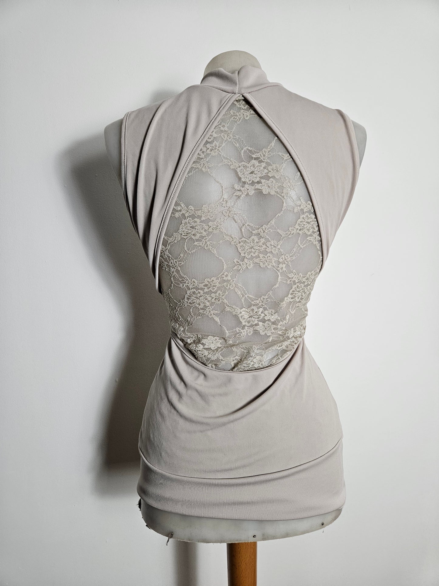 Haut moulant dos dentelle