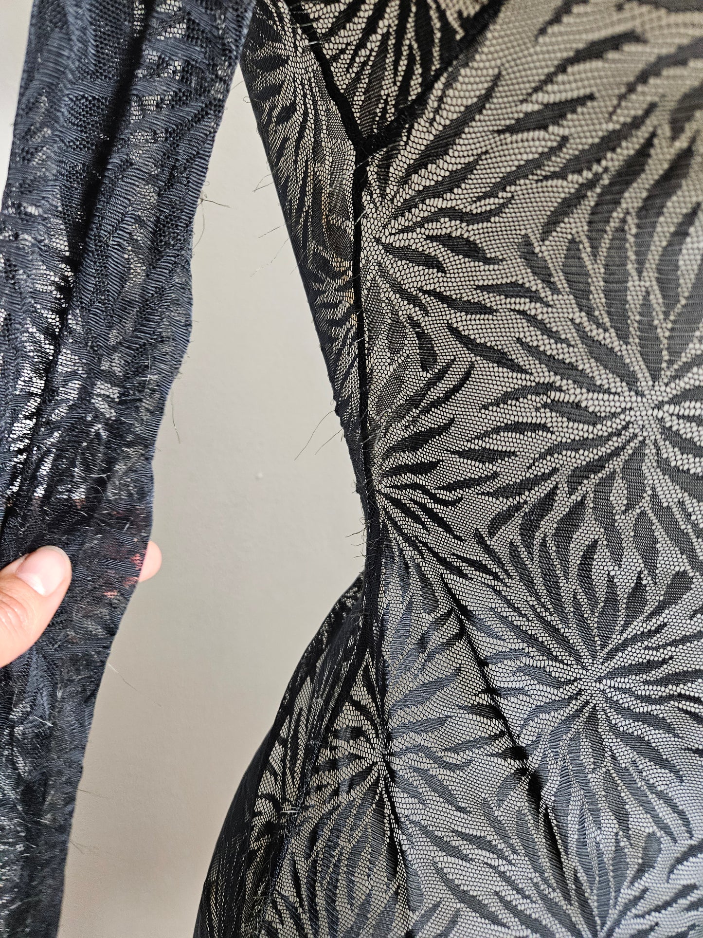 Mini robe en dentelle noire