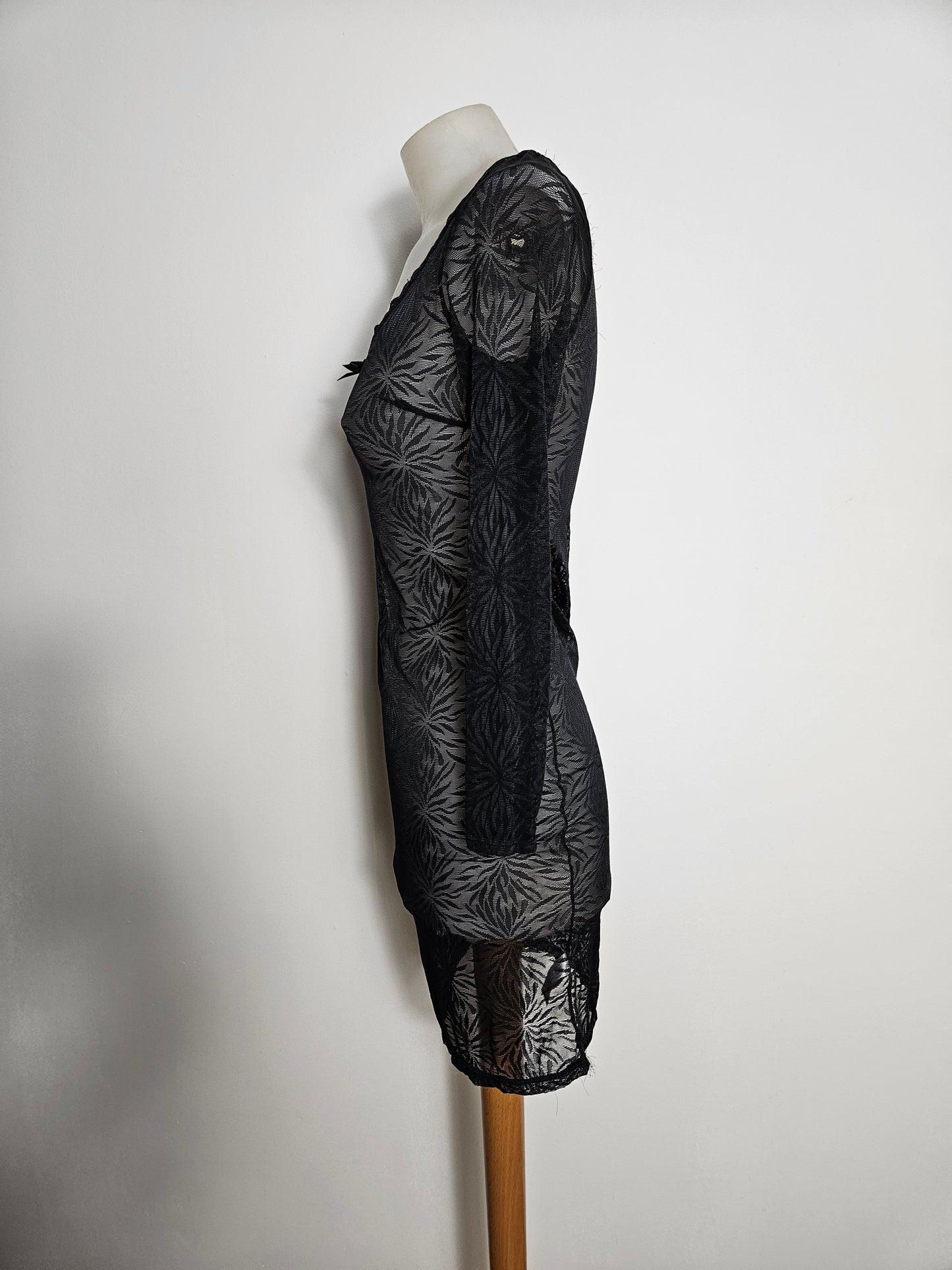 Mini robe en dentelle noire