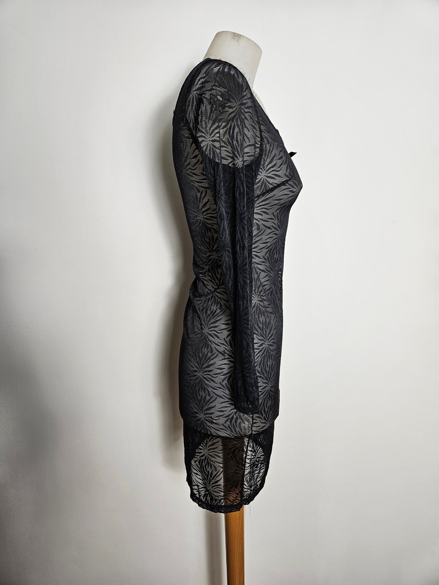 Mini robe en dentelle noire