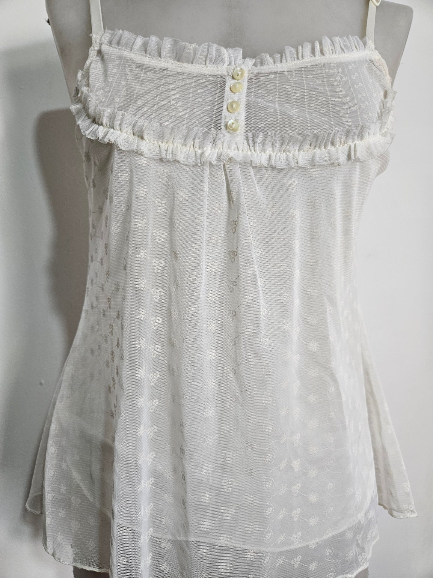 Haut en voile et dentelle