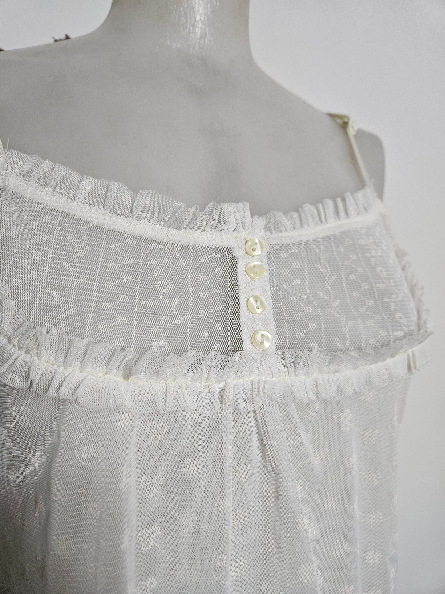 Haut en voile et dentelle