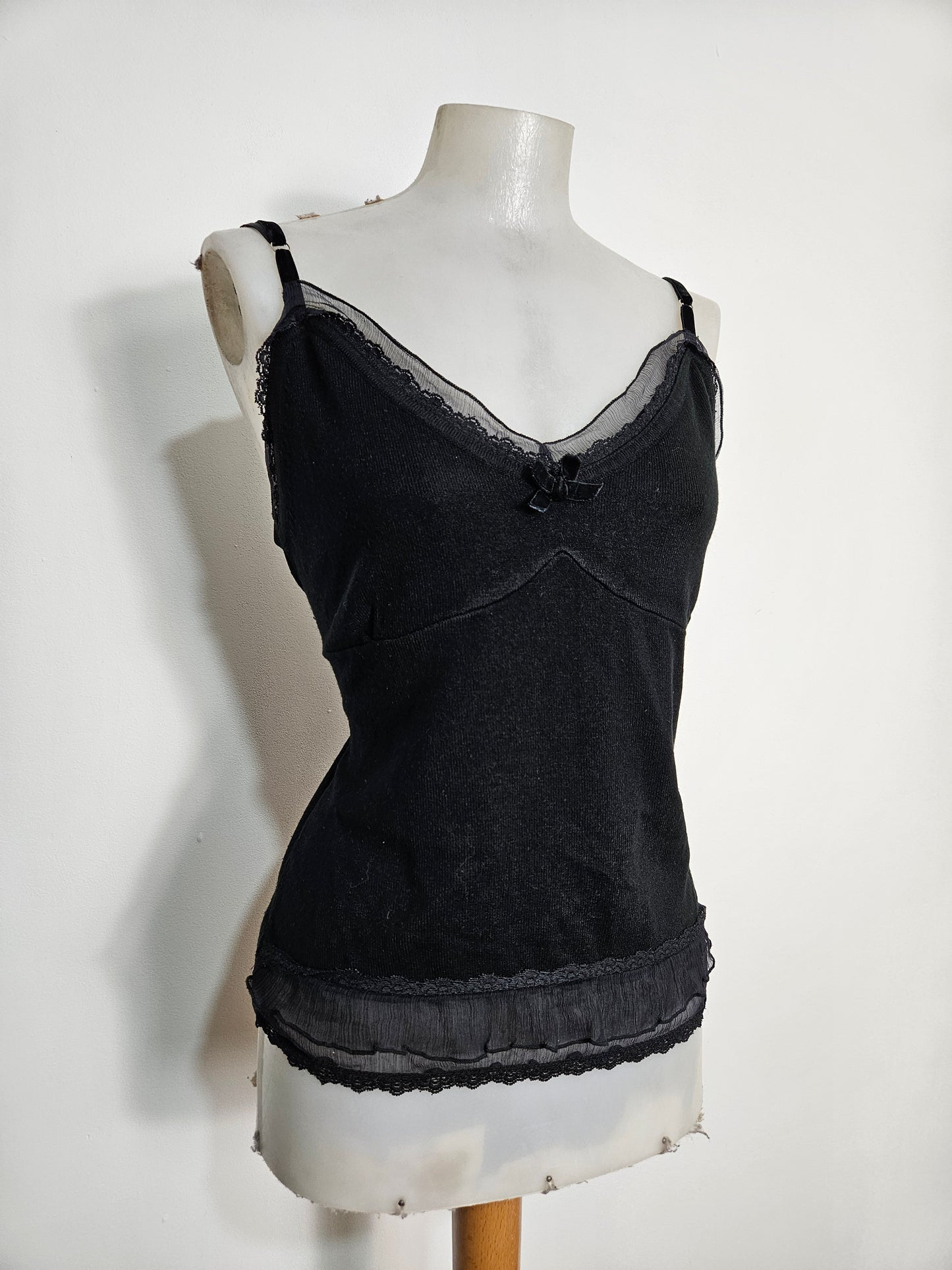 Débardeur noir détails voile et noeud