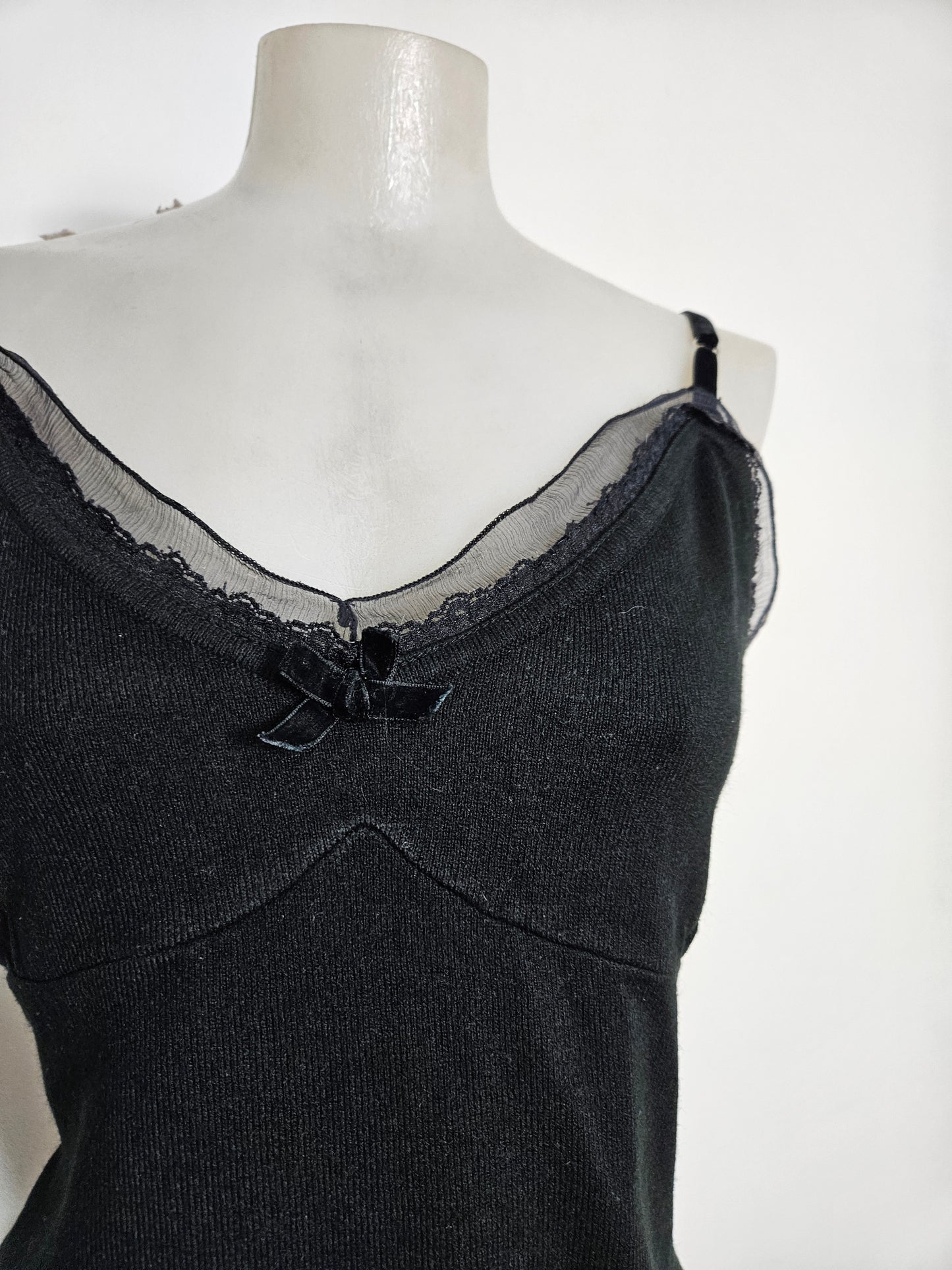 Débardeur noir détails voile et noeud