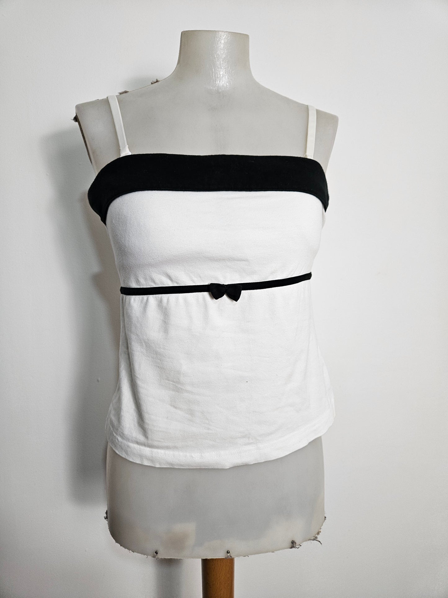 Haut romantique blanc et noir