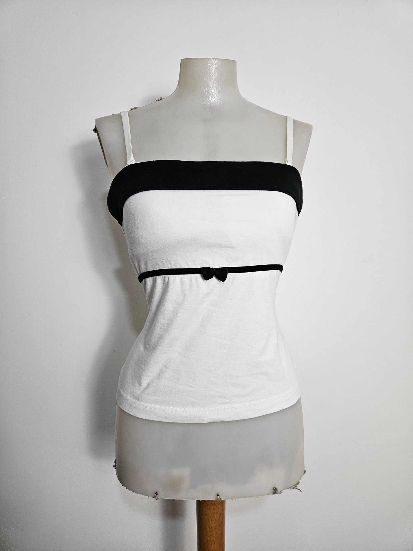 Haut romantique blanc et noir