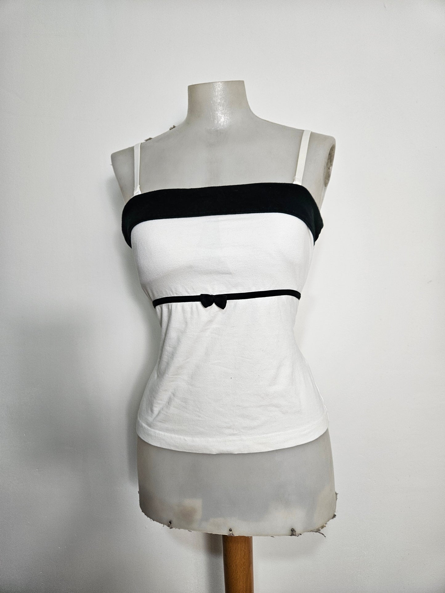 Haut romantique blanc et noir