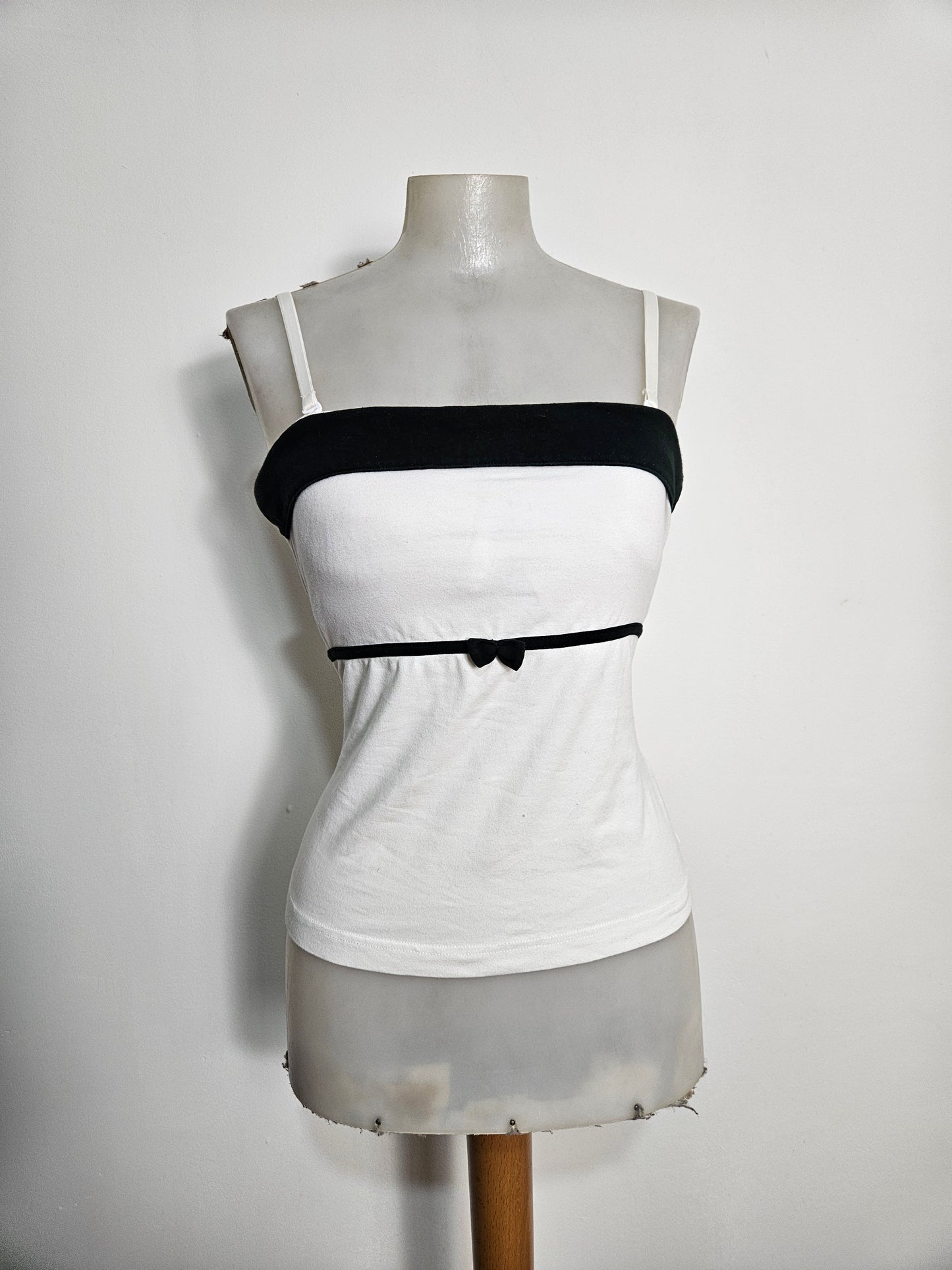 Haut romantique blanc et noir