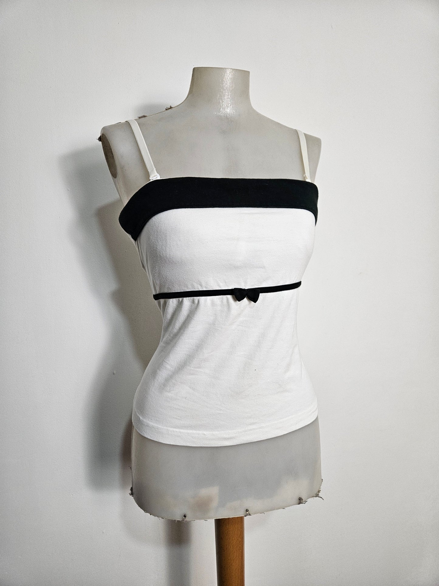 Haut romantique blanc et noir